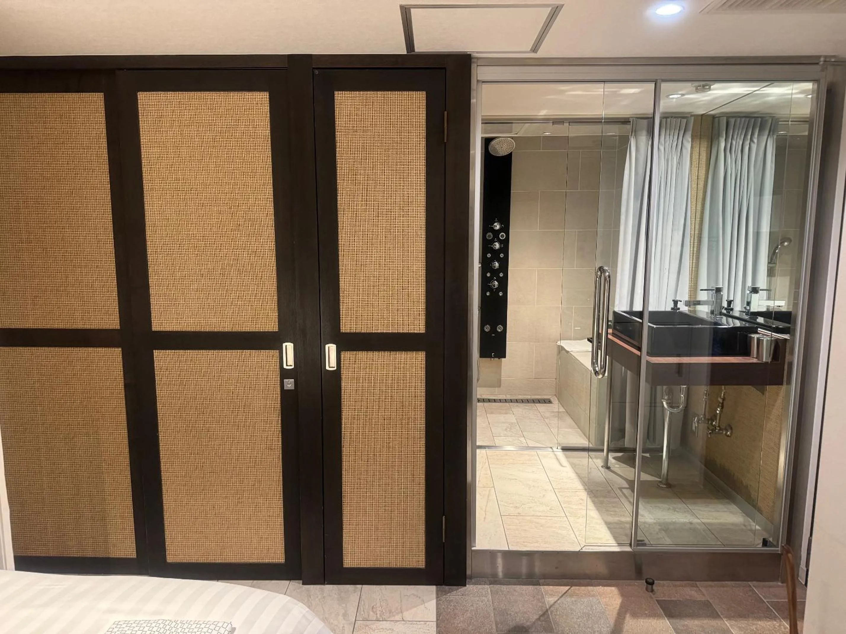 Shower in EN Hotel Shibuya