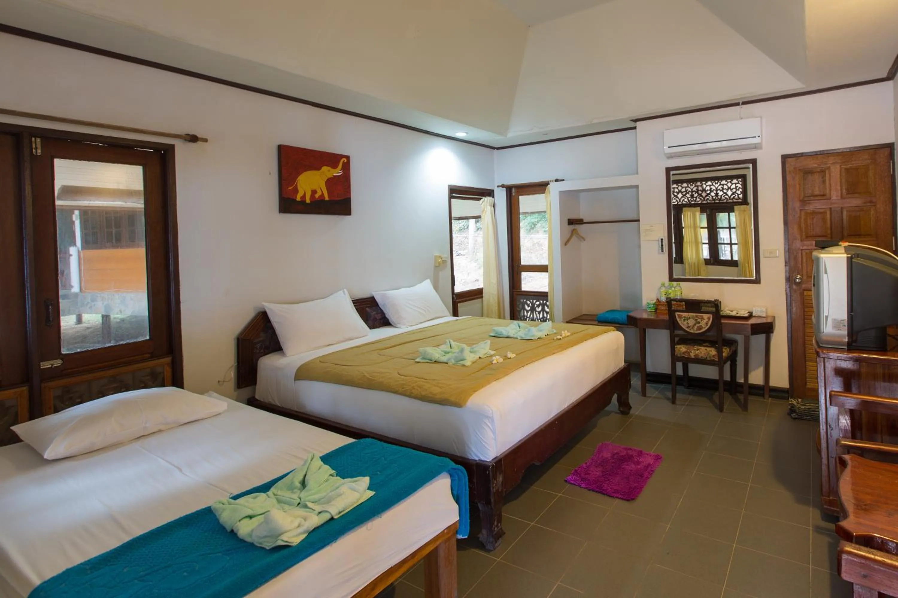 Photo of the whole room, Bed in Koh Talu Island Resort