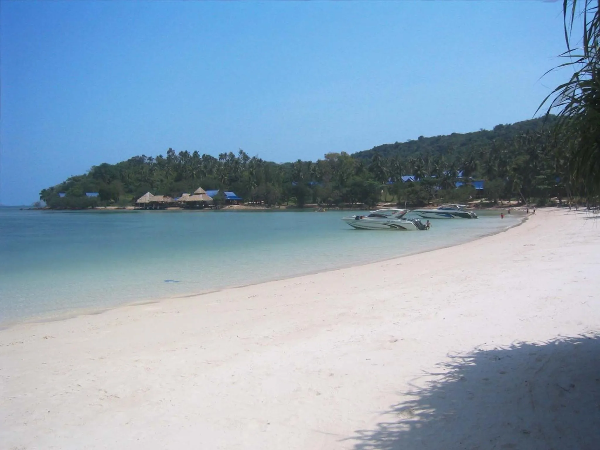 Beach in Koh Talu Island Resort