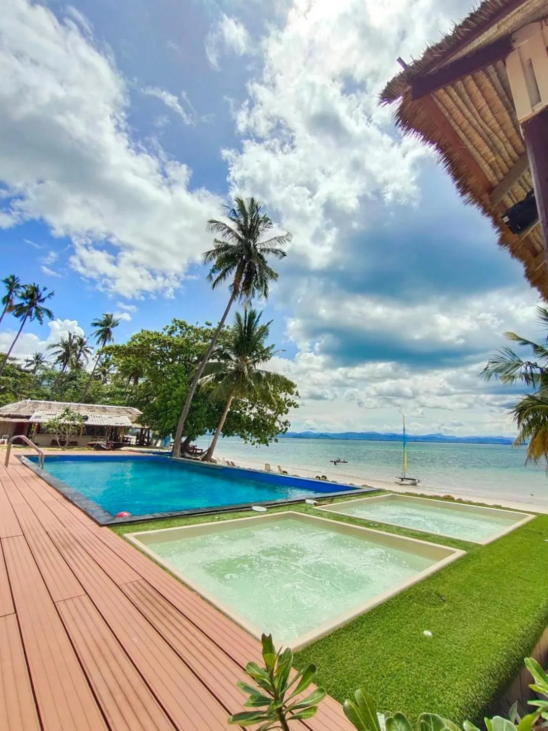 Swimming pool in Koh Talu Island Resort