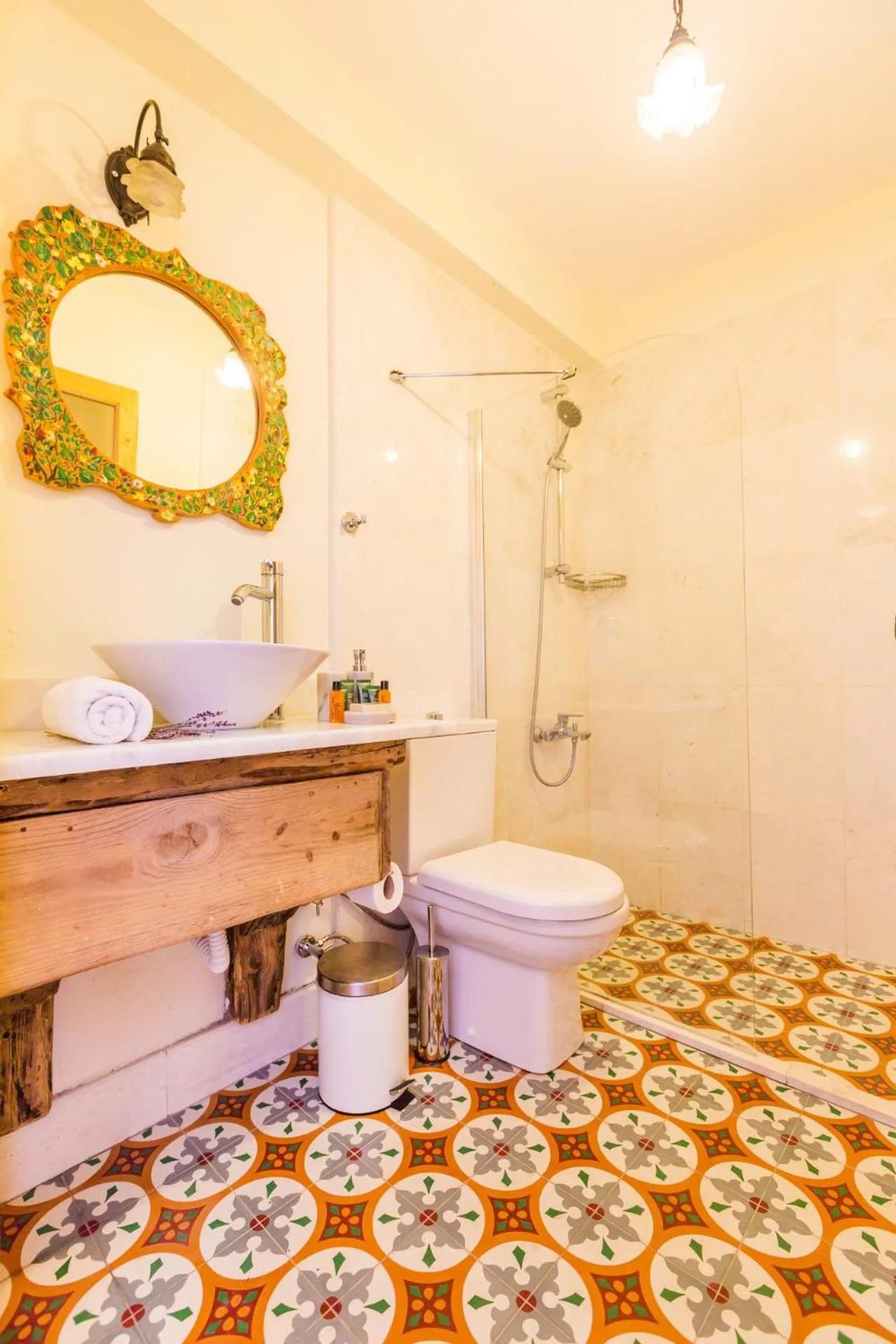 Shower in Fidanka Hotel