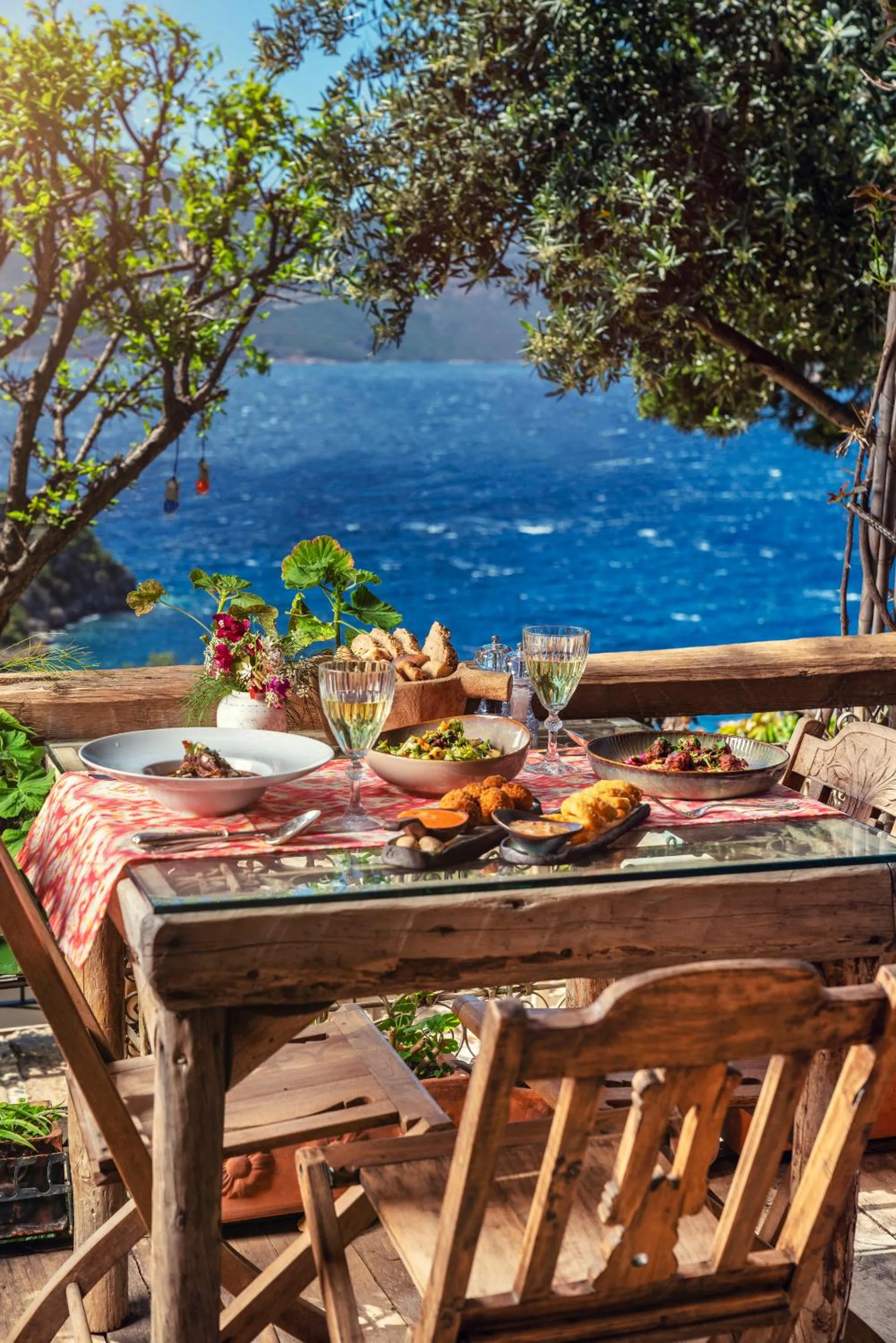 Restaurant/places to eat in Fidanka Hotel