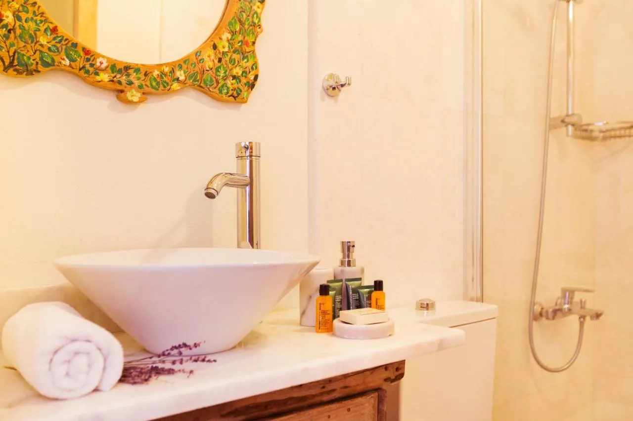 Bathroom in Fidanka Hotel