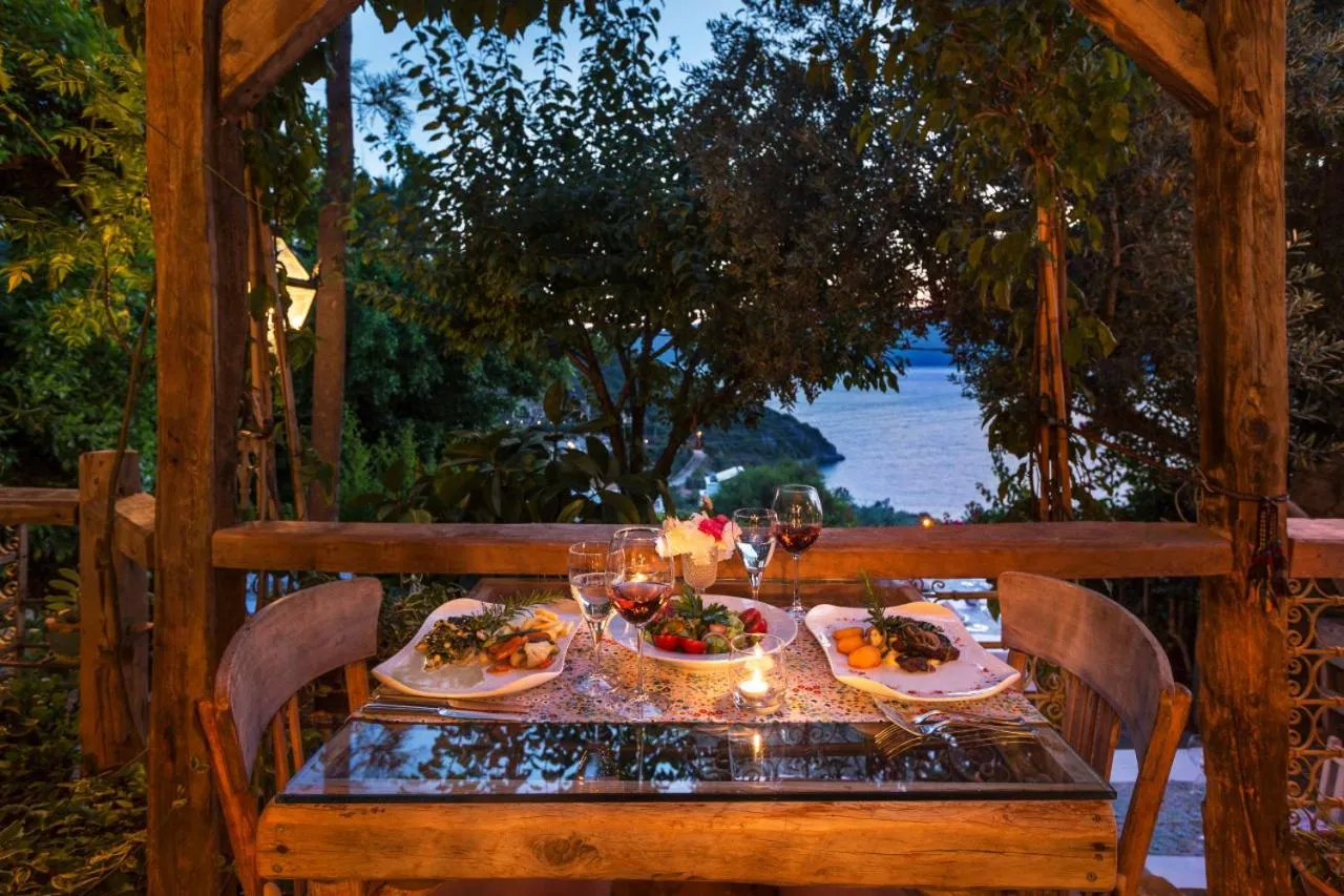 Restaurant/places to eat in Fidanka Hotel