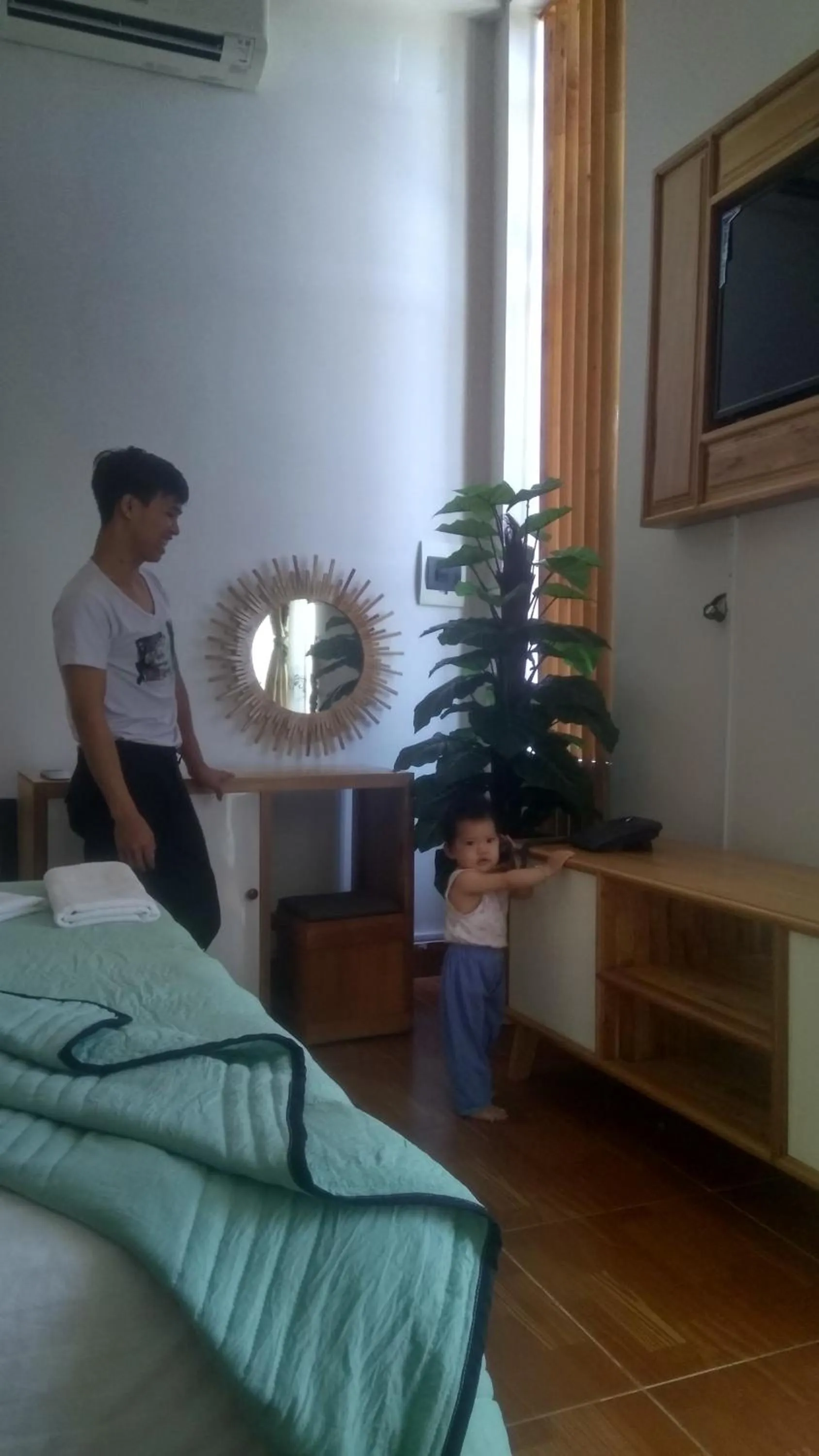 Staff, Bed in Hong My Hotel