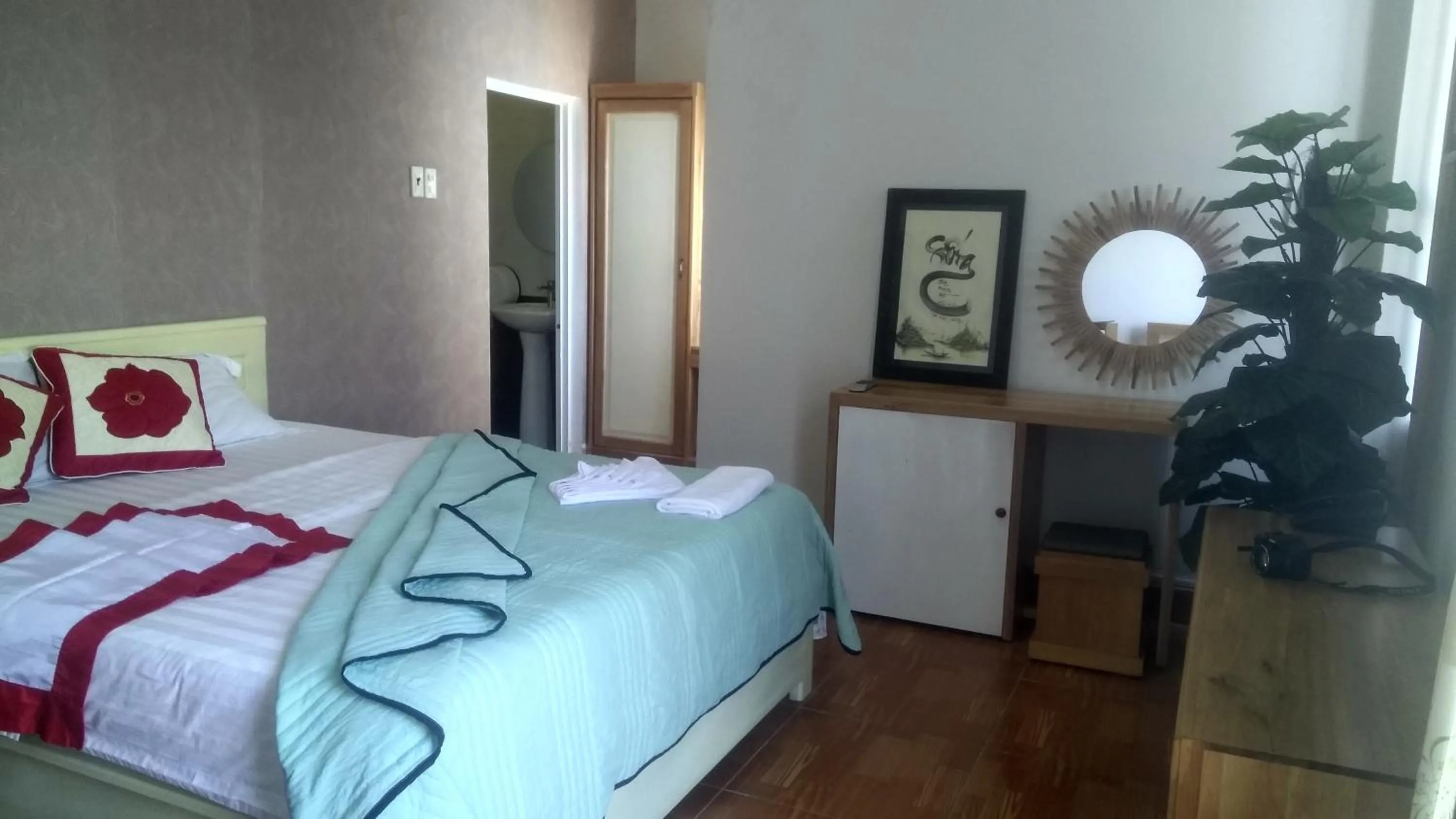 Photo of the whole room, Bed in Hong My Hotel