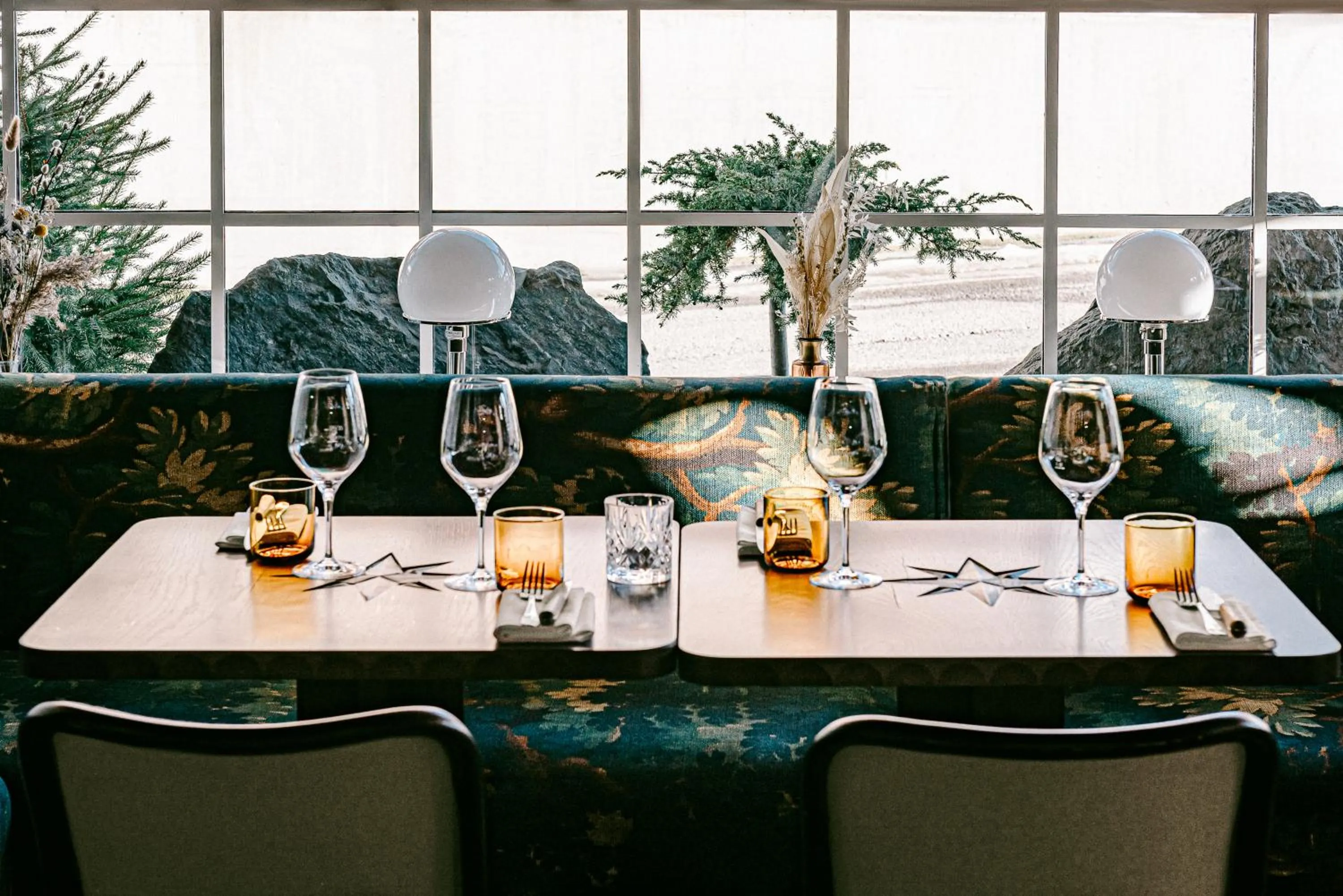 Restaurant/places to eat in Experimental Chalet