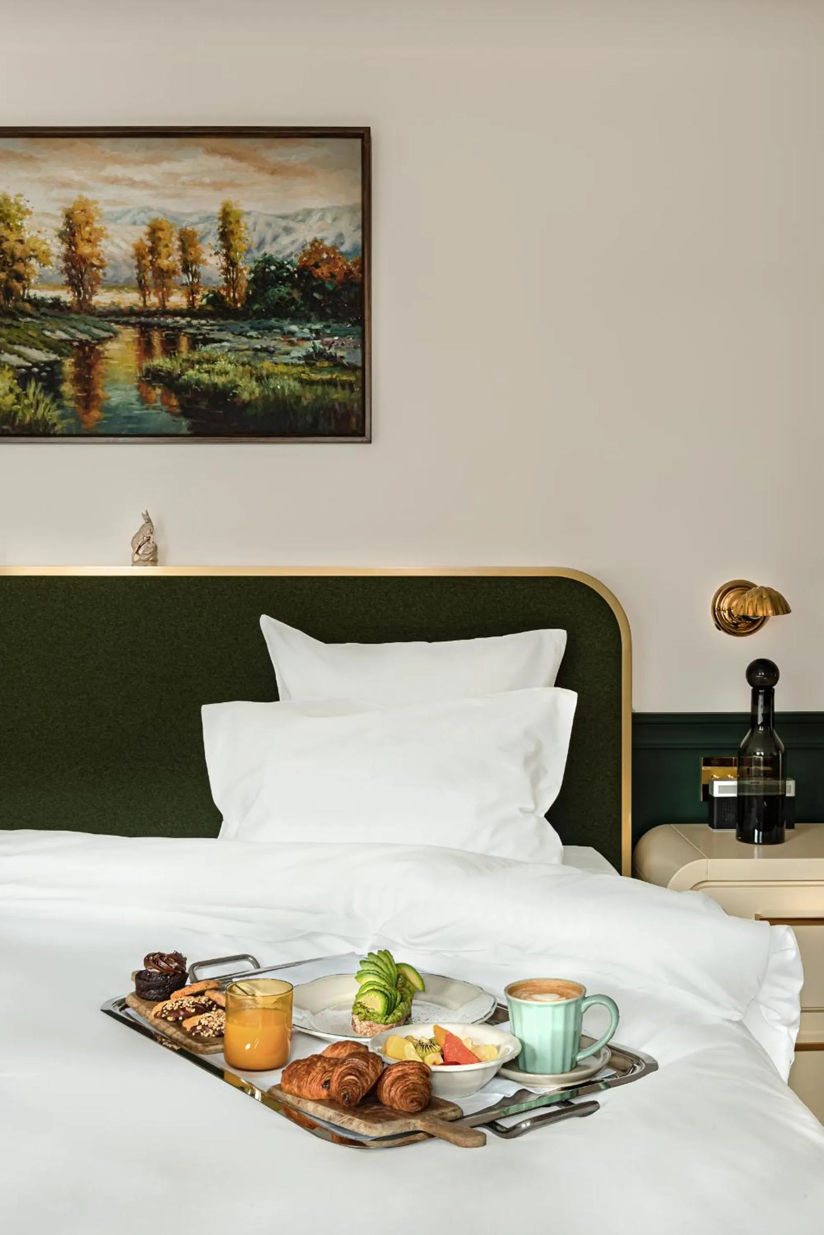 Bedroom, Bed in Experimental Chalet