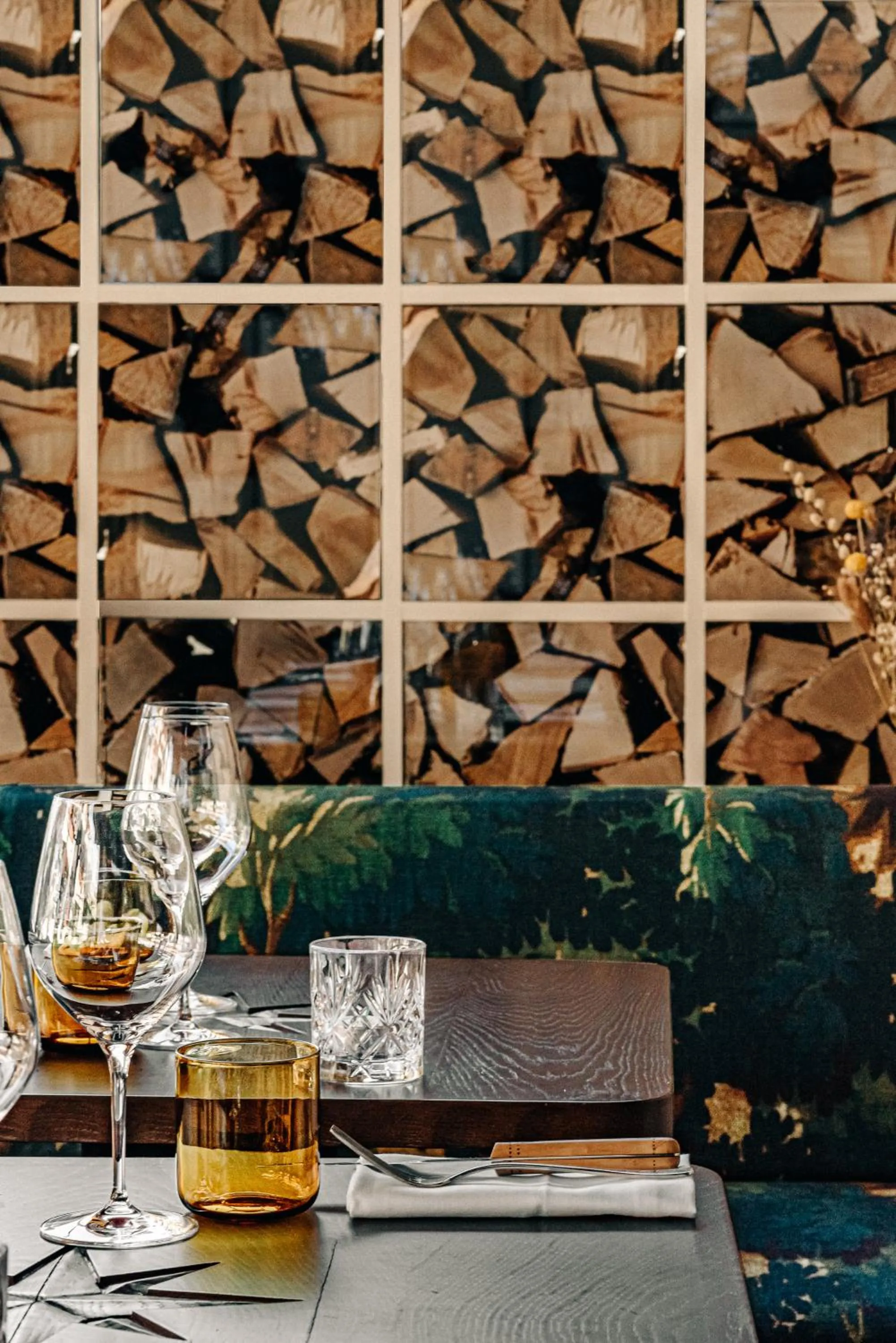 Restaurant/places to eat in Experimental Chalet