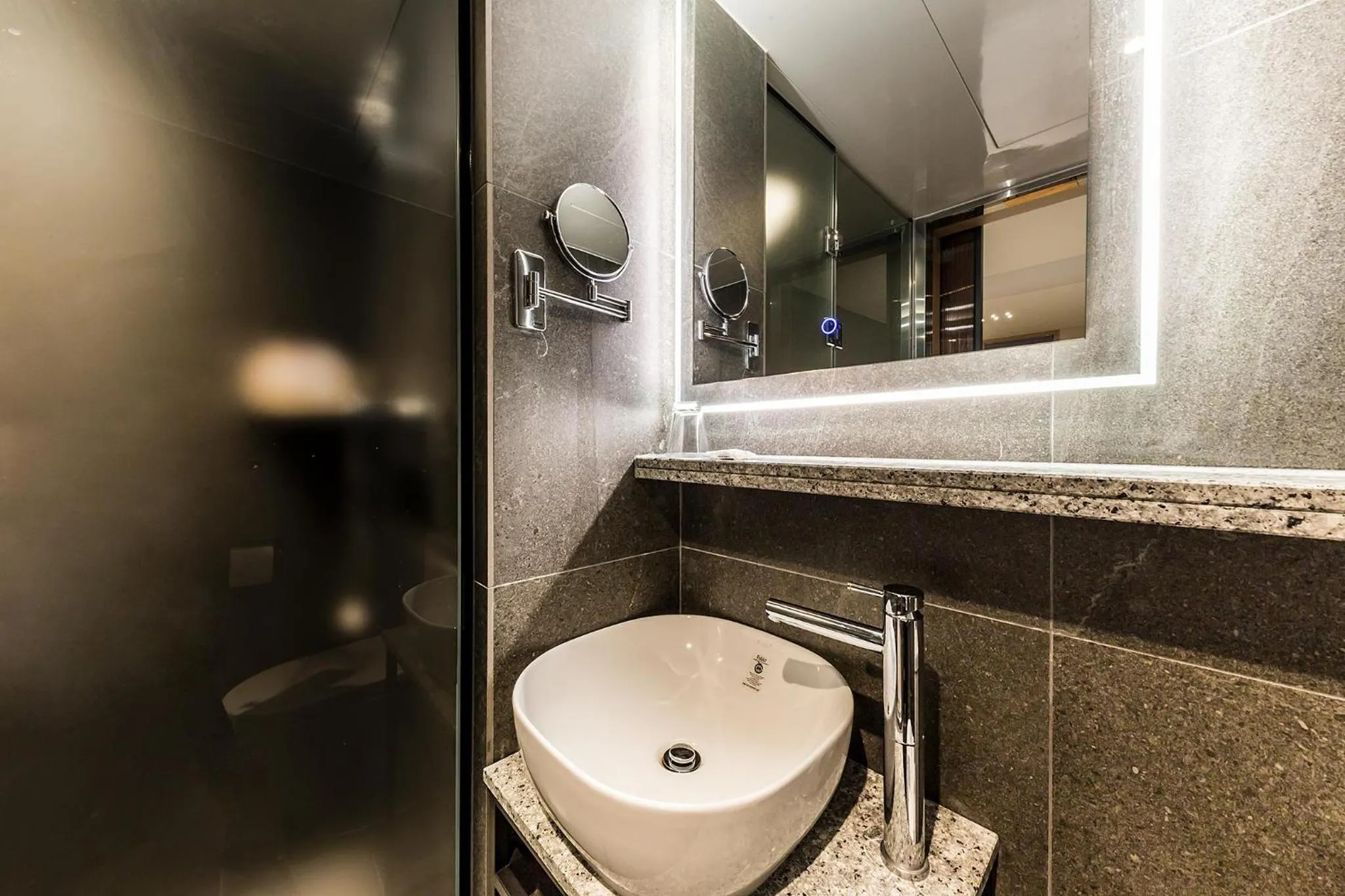 Shower in Incheon Airport Hotel Seattle