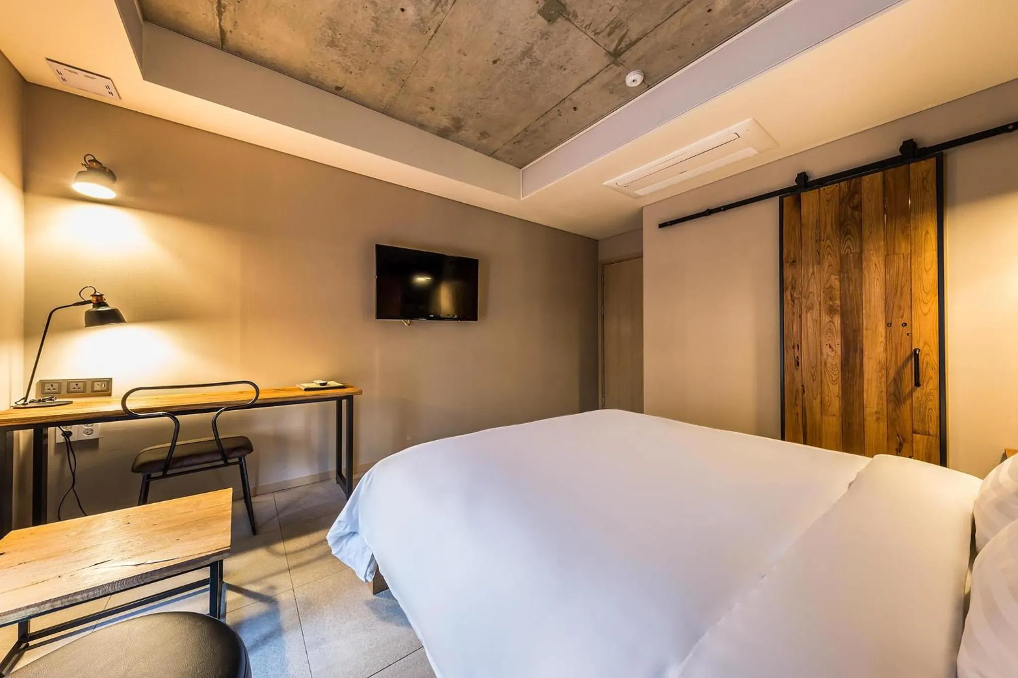 Photo of the whole room, Bed in Incheon Airport Hotel Seattle