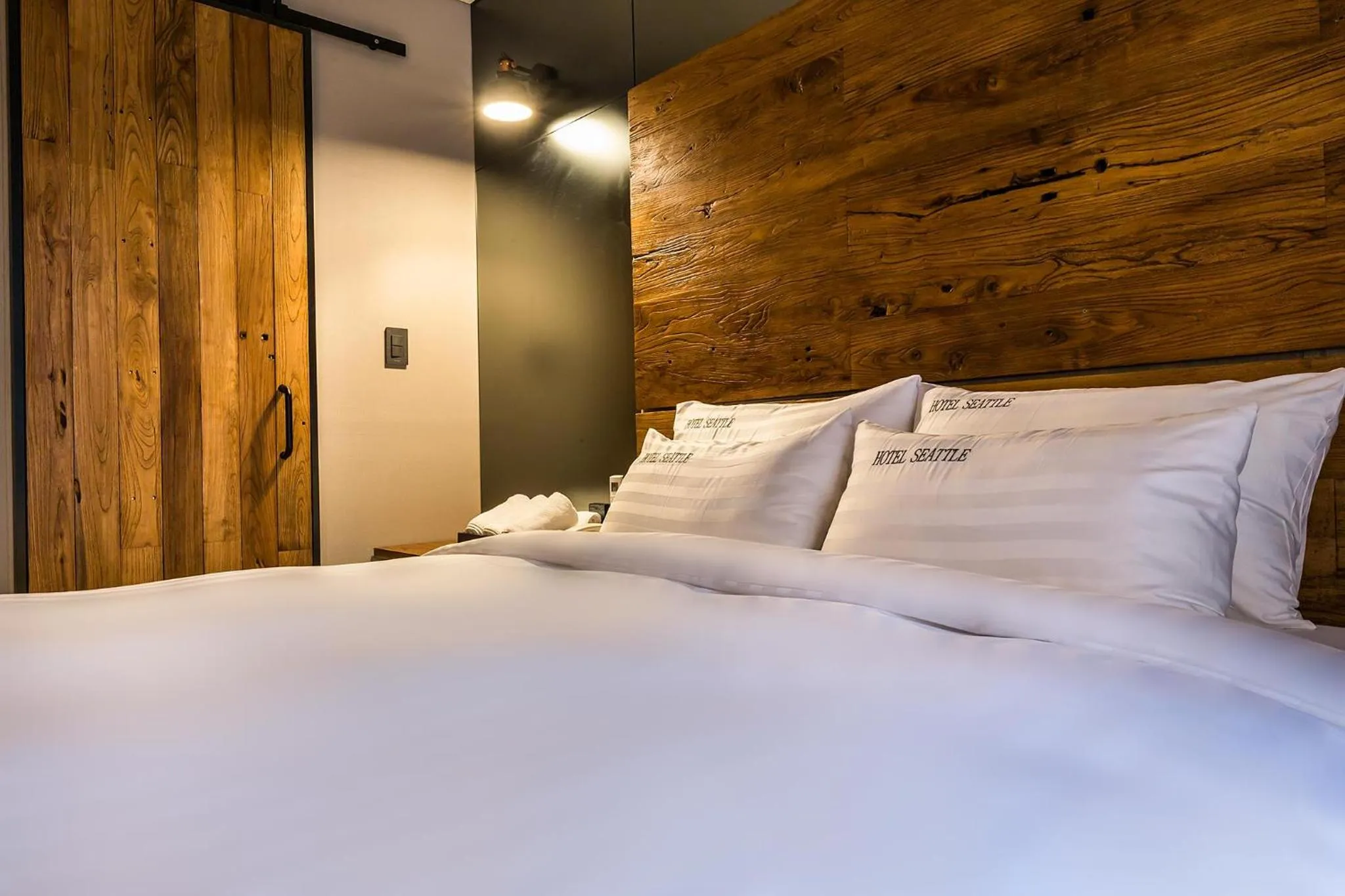 Bed in Incheon Airport Hotel Seattle