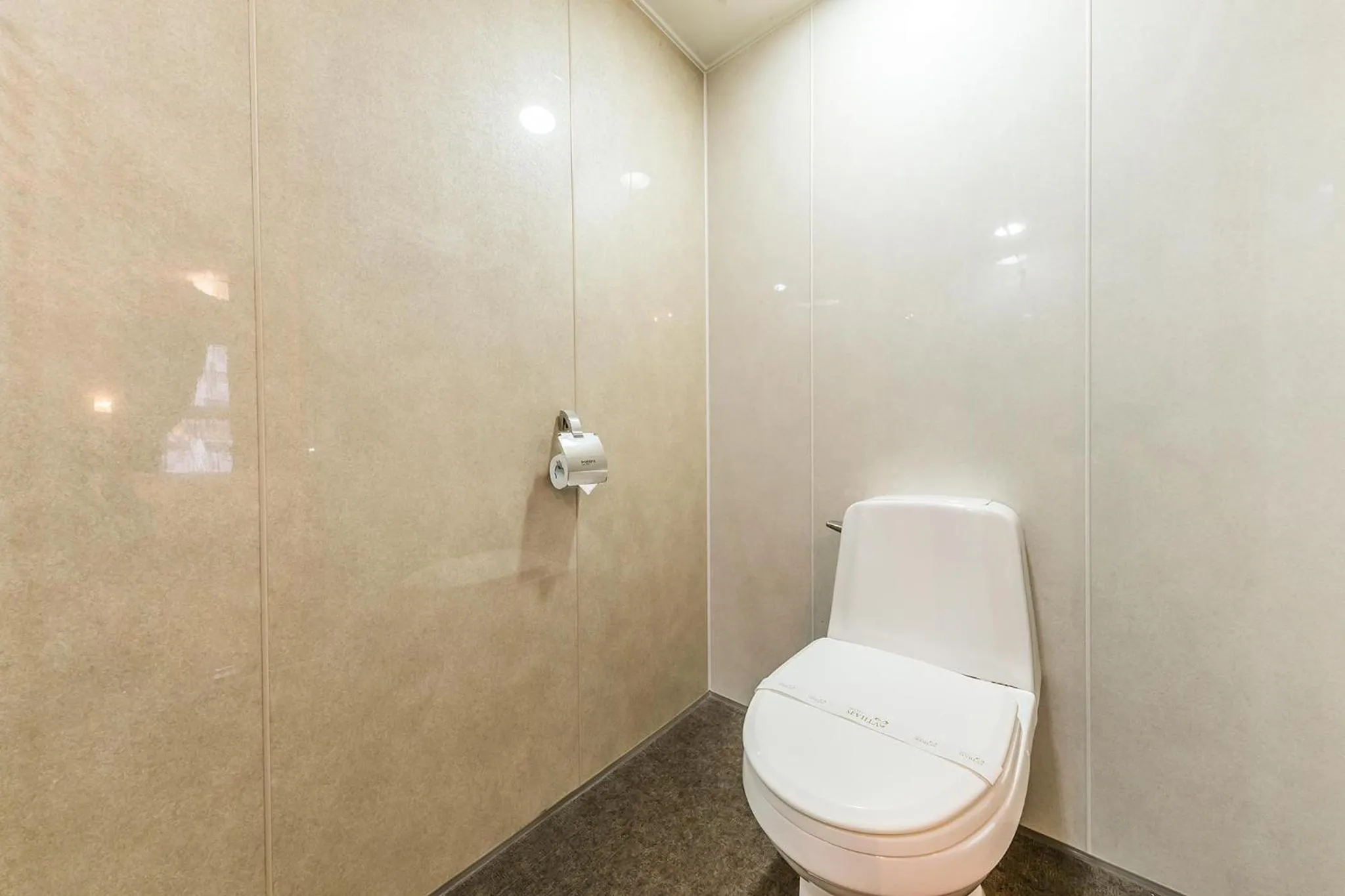 Toilet in Incheon Airport Hotel Seattle