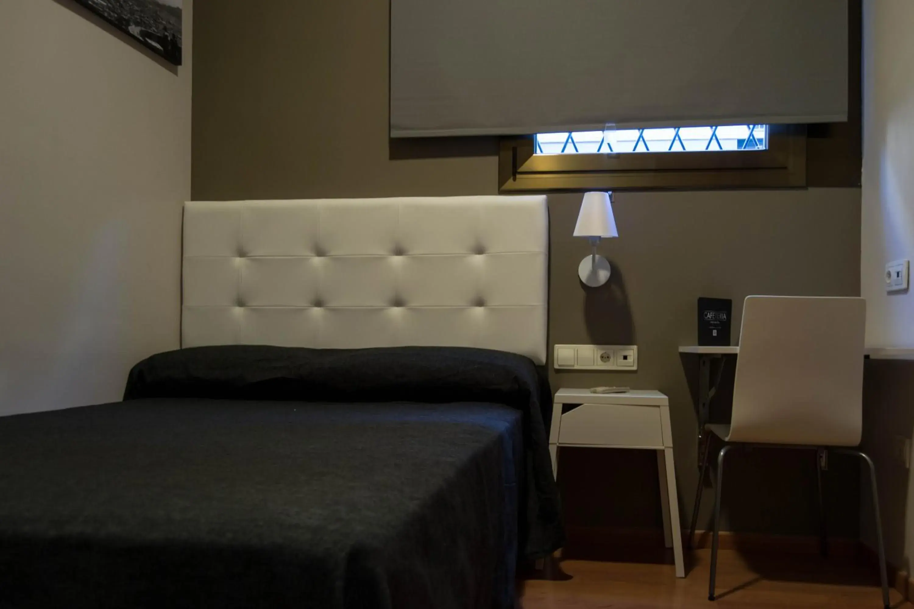 Single Room with Private External Bathroom in Hostal Sant Pau Single Room with Private External Bathroom in Hostal Sant Pau