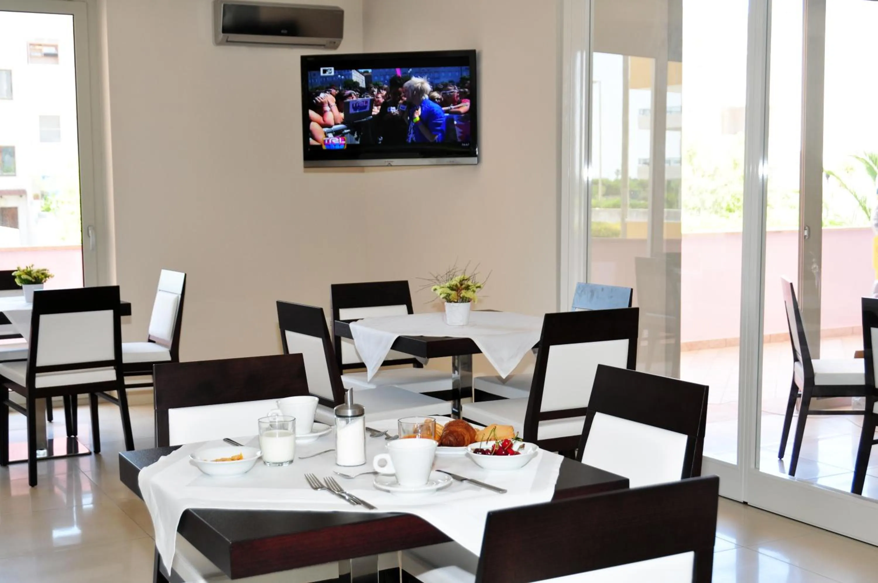 Restaurant/places to eat in Hotel La Punta