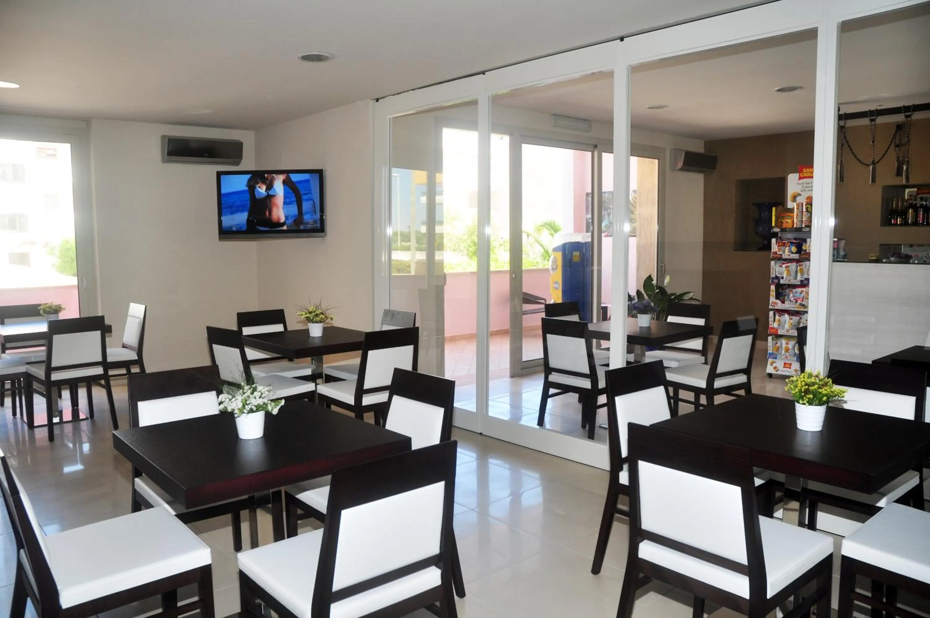 Restaurant/places to eat in Hotel La Punta