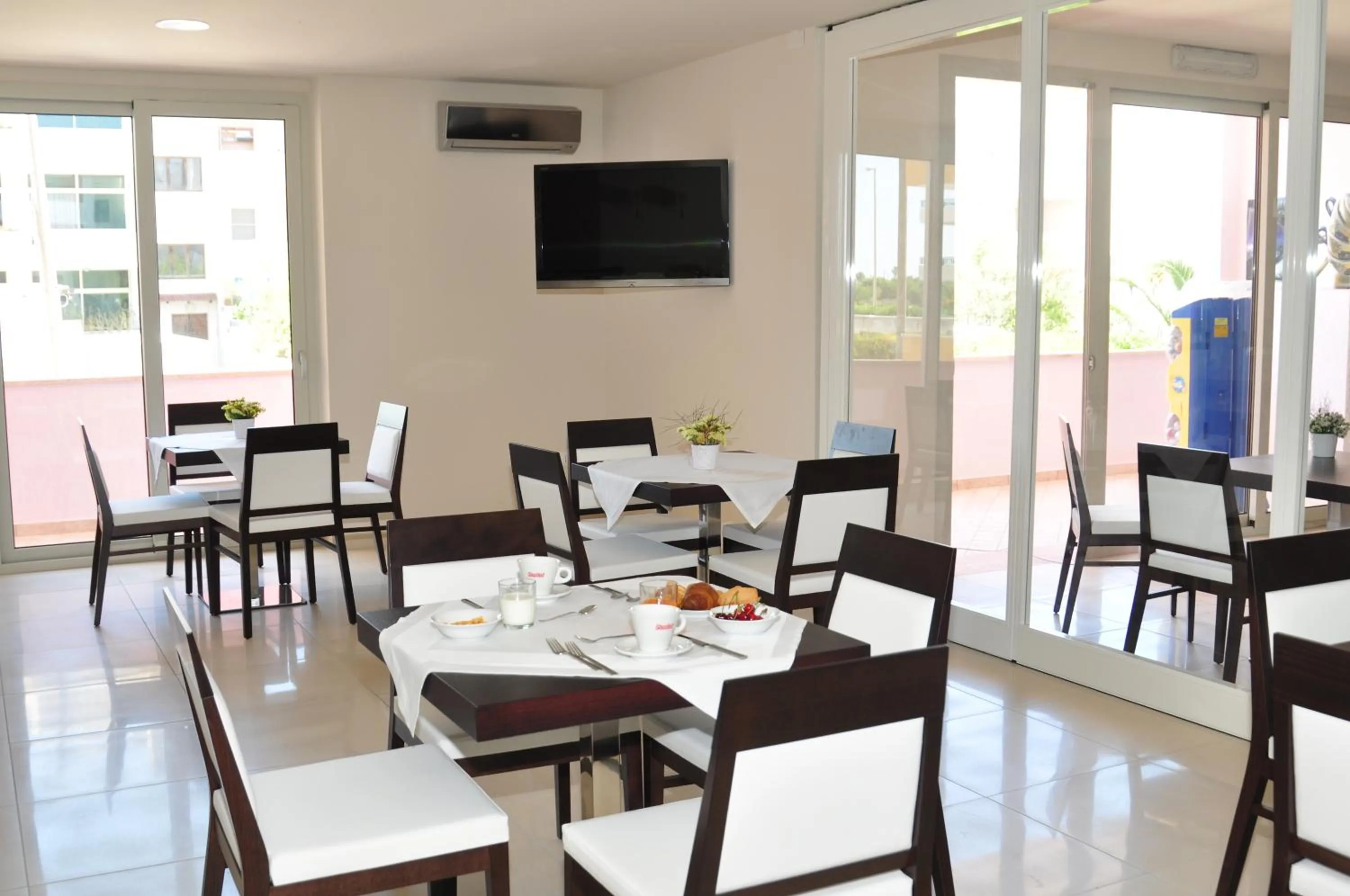 Restaurant/places to eat in Hotel La Punta