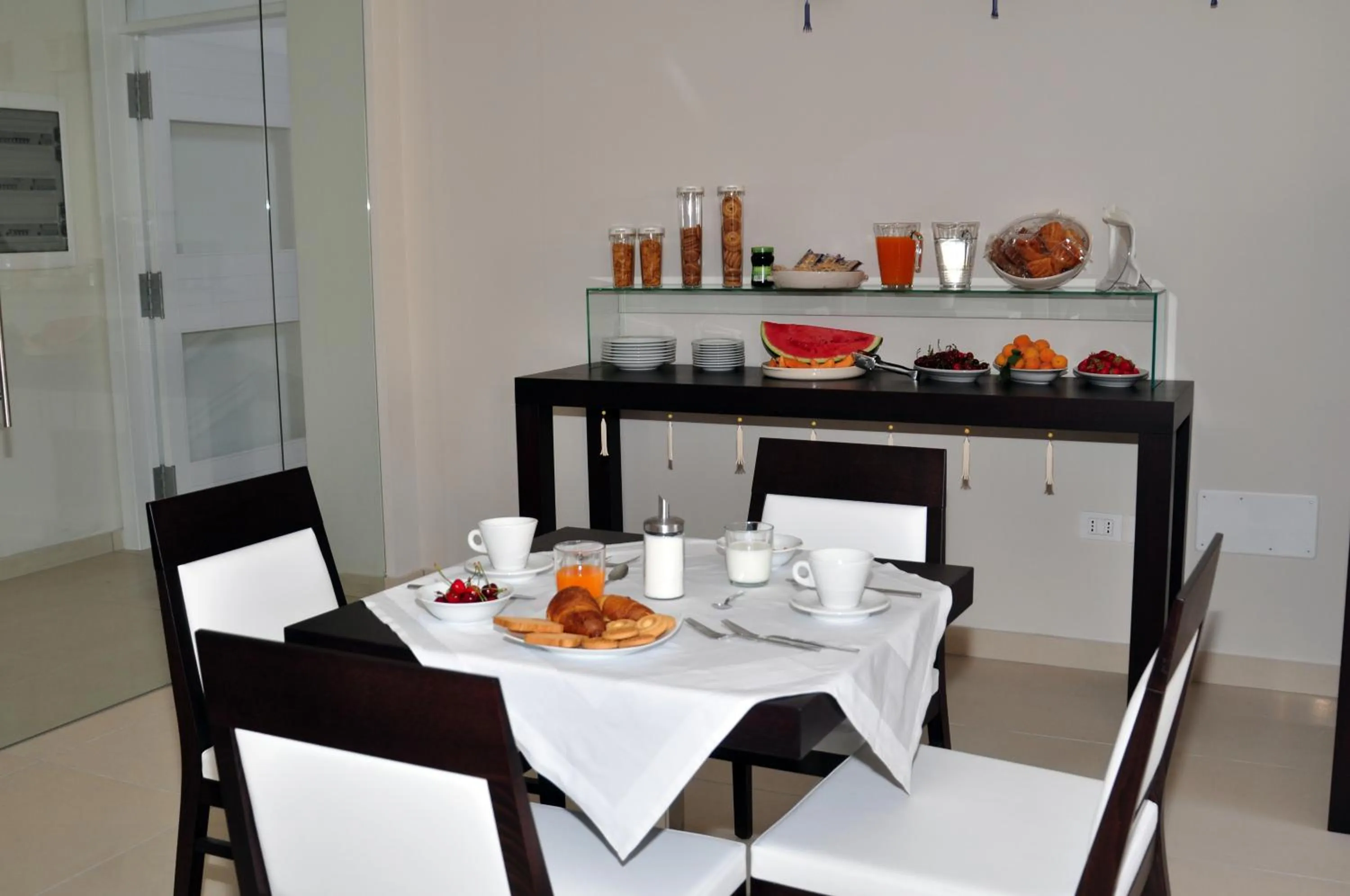 Restaurant/places to eat in Hotel La Punta
