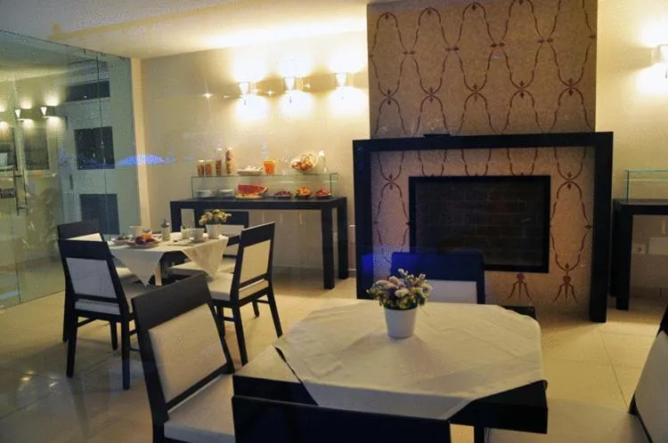 Restaurant/places to eat in Hotel La Punta