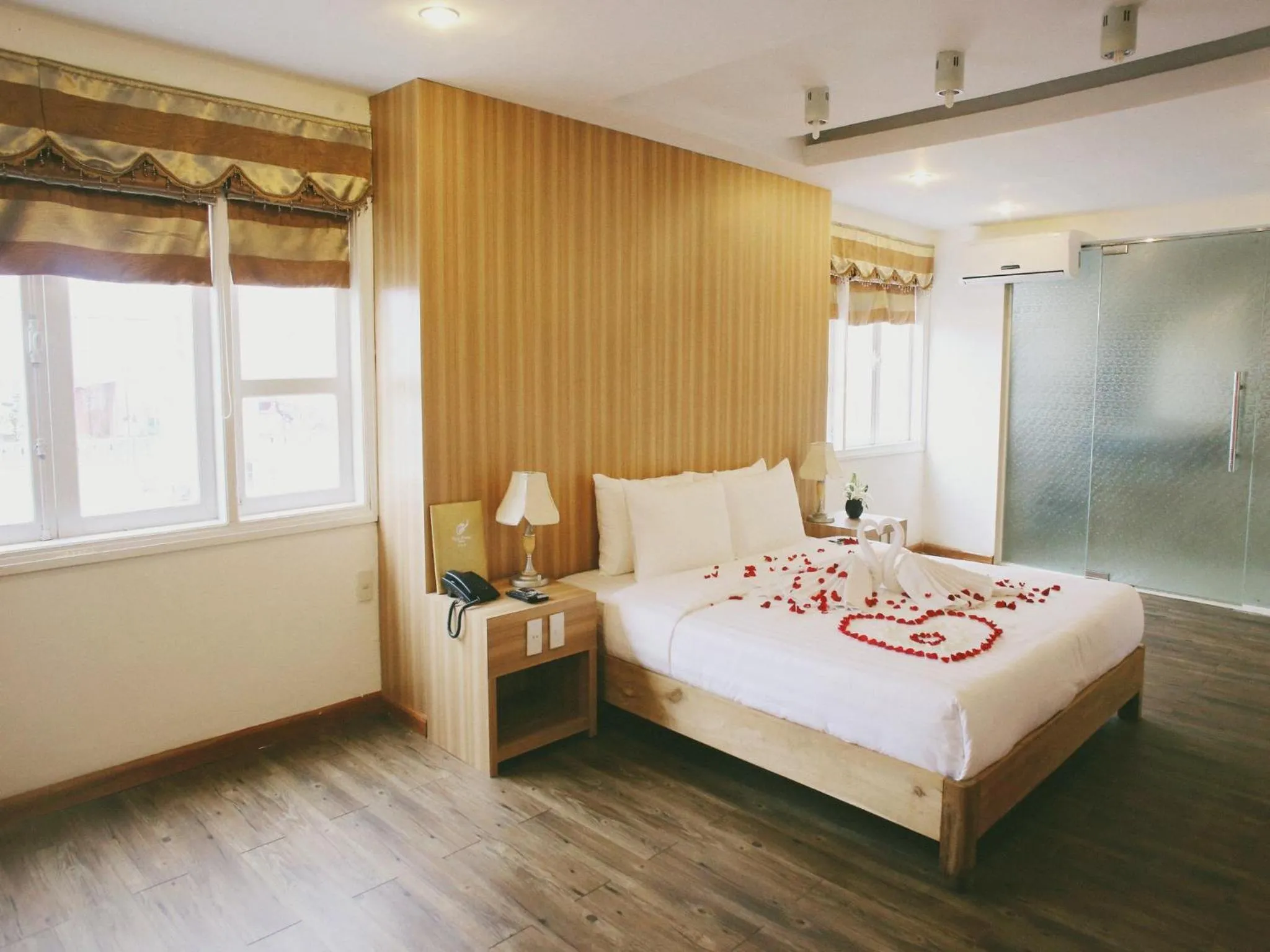 Photo of the whole room, Bed in Cosiana Hue Hotel