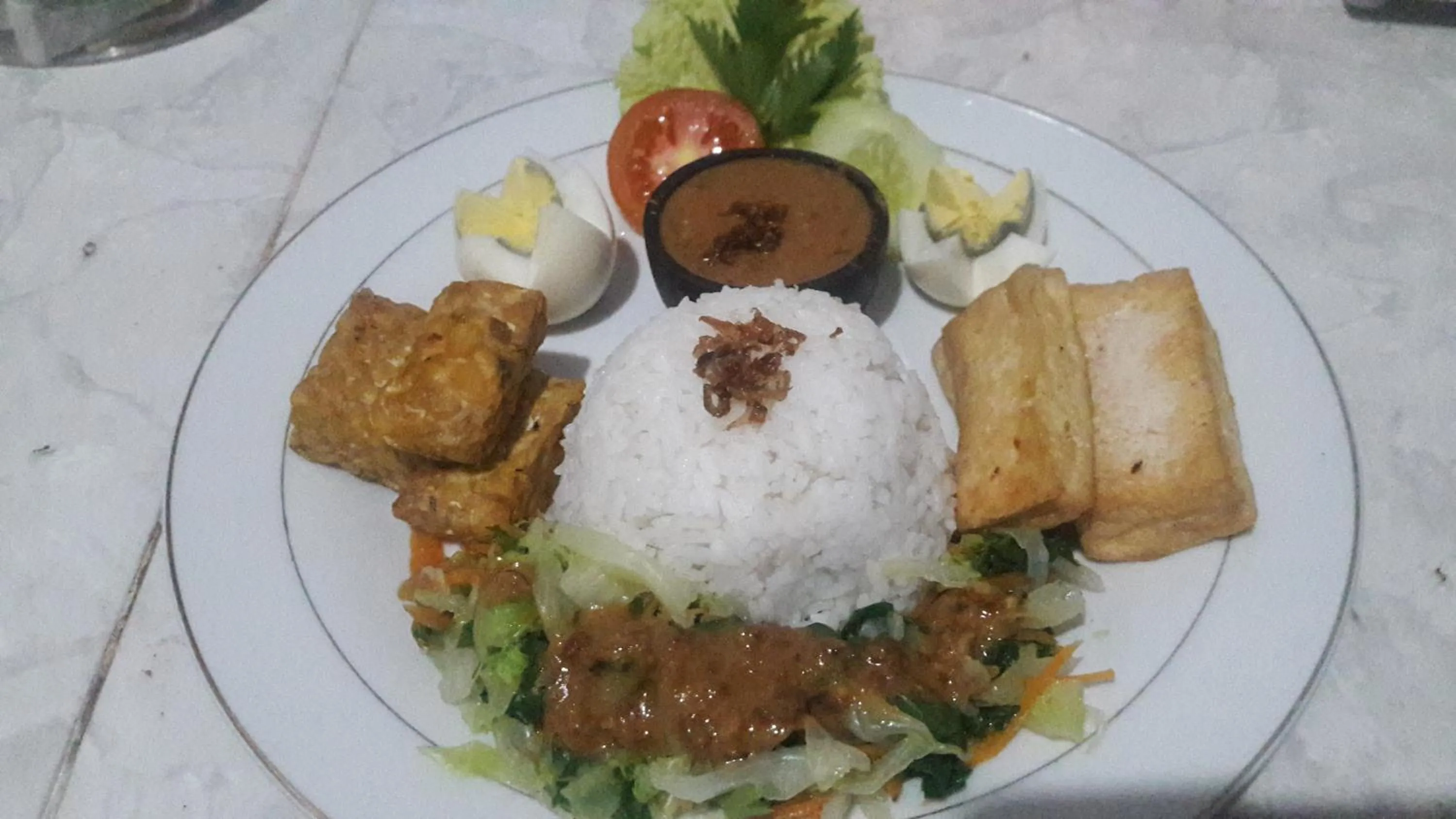 Restaurant/places to eat in Maha Neka Villa