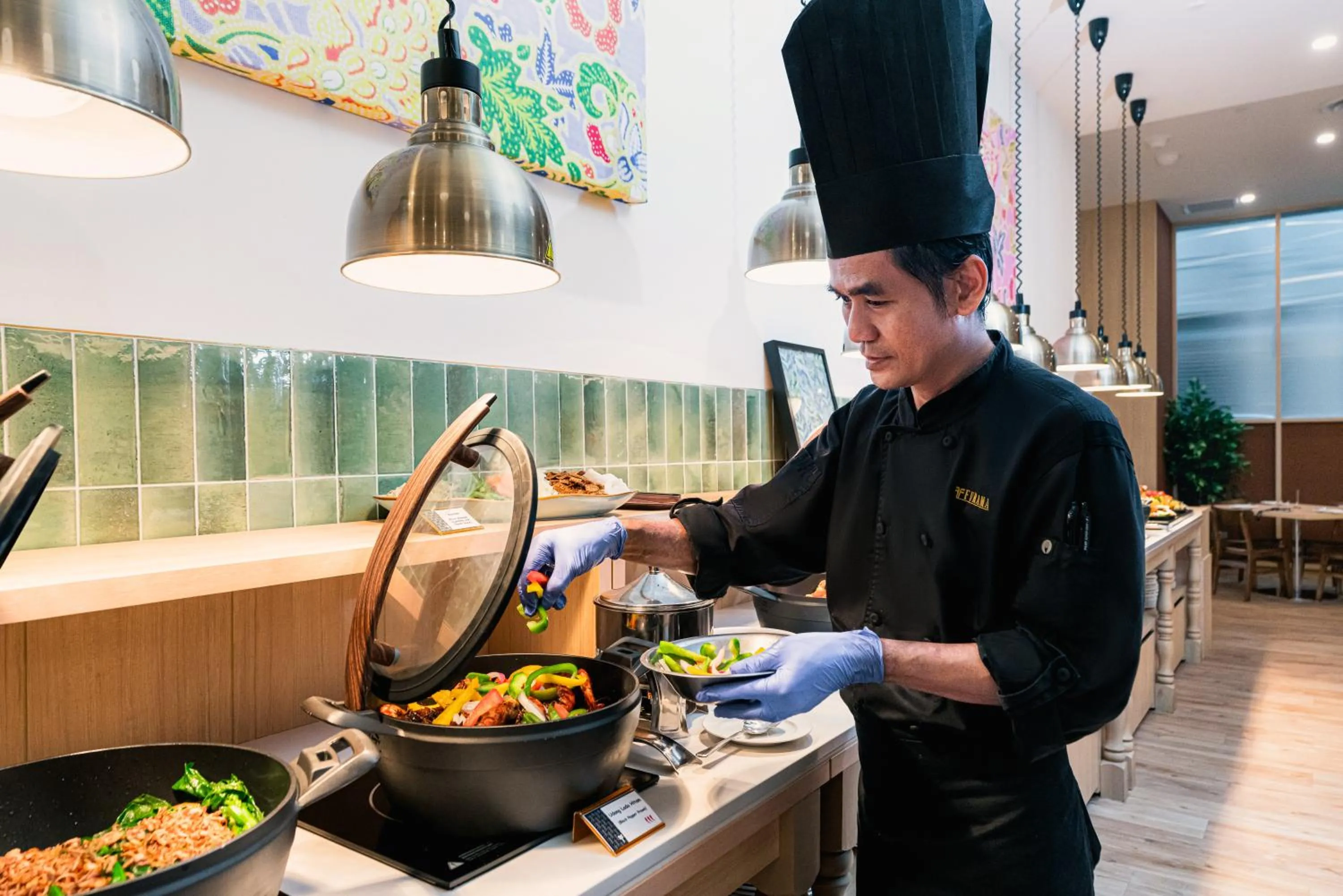 Restaurant/places to eat in Furama RiverFront