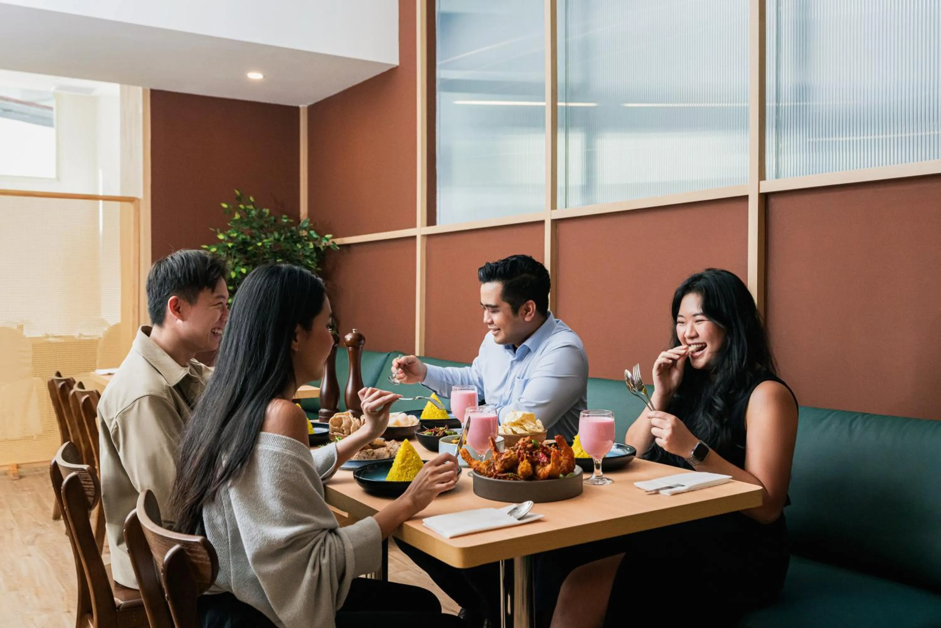 Restaurant/places to eat in Furama RiverFront