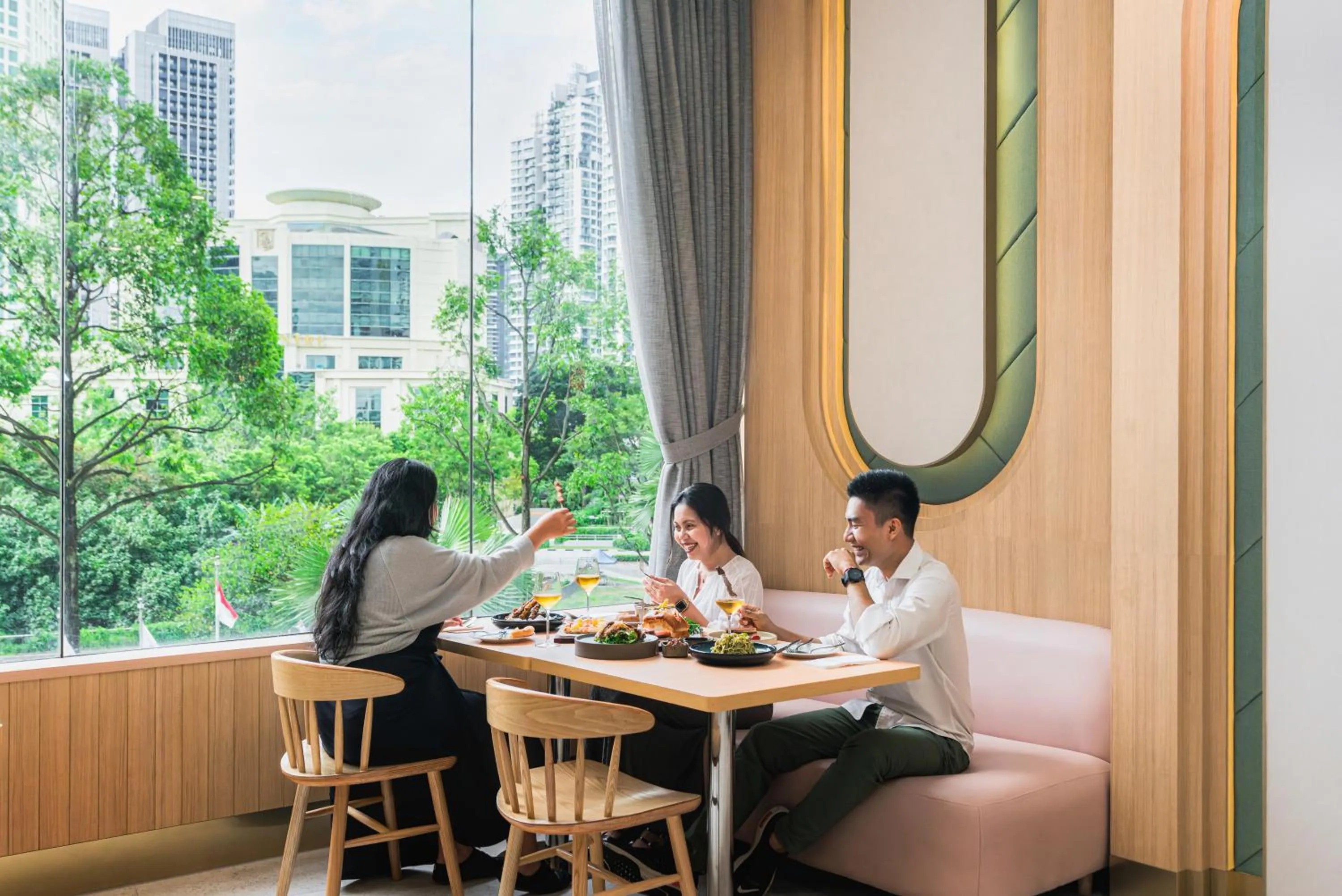 Restaurant/places to eat in Furama RiverFront