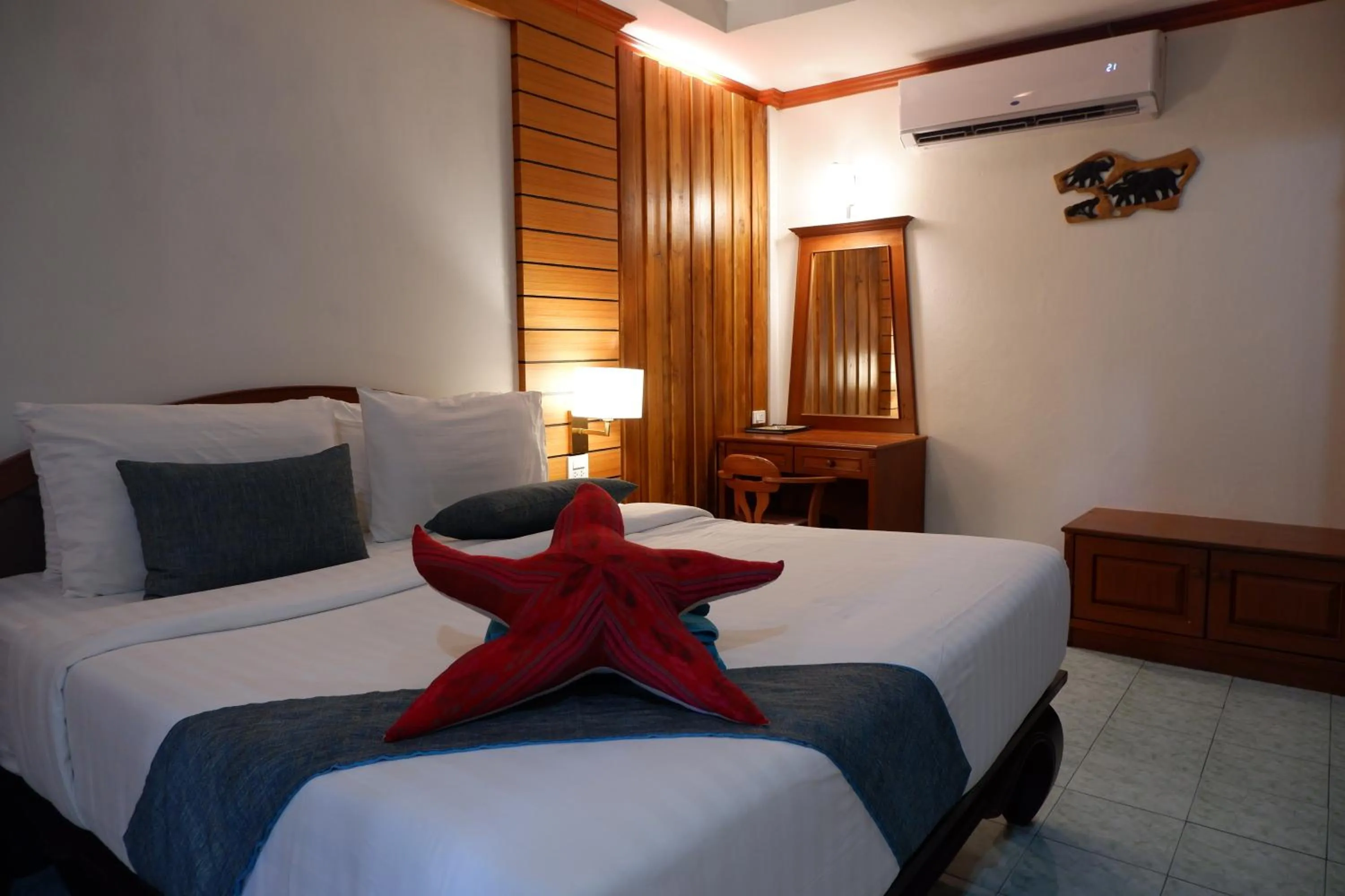 Bed in Phi Phi Villa Resort