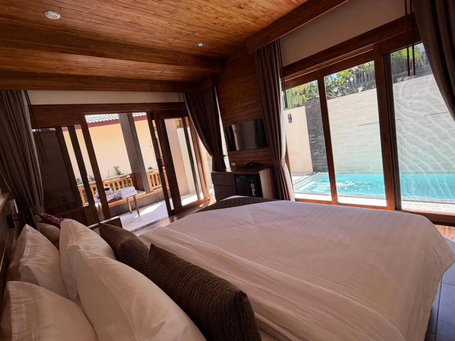 Bed in Phi Phi Villa Resort