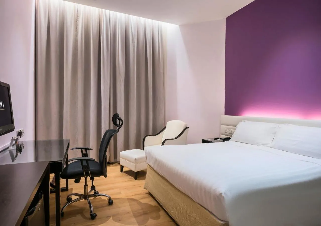 Bed in Furama City Centre