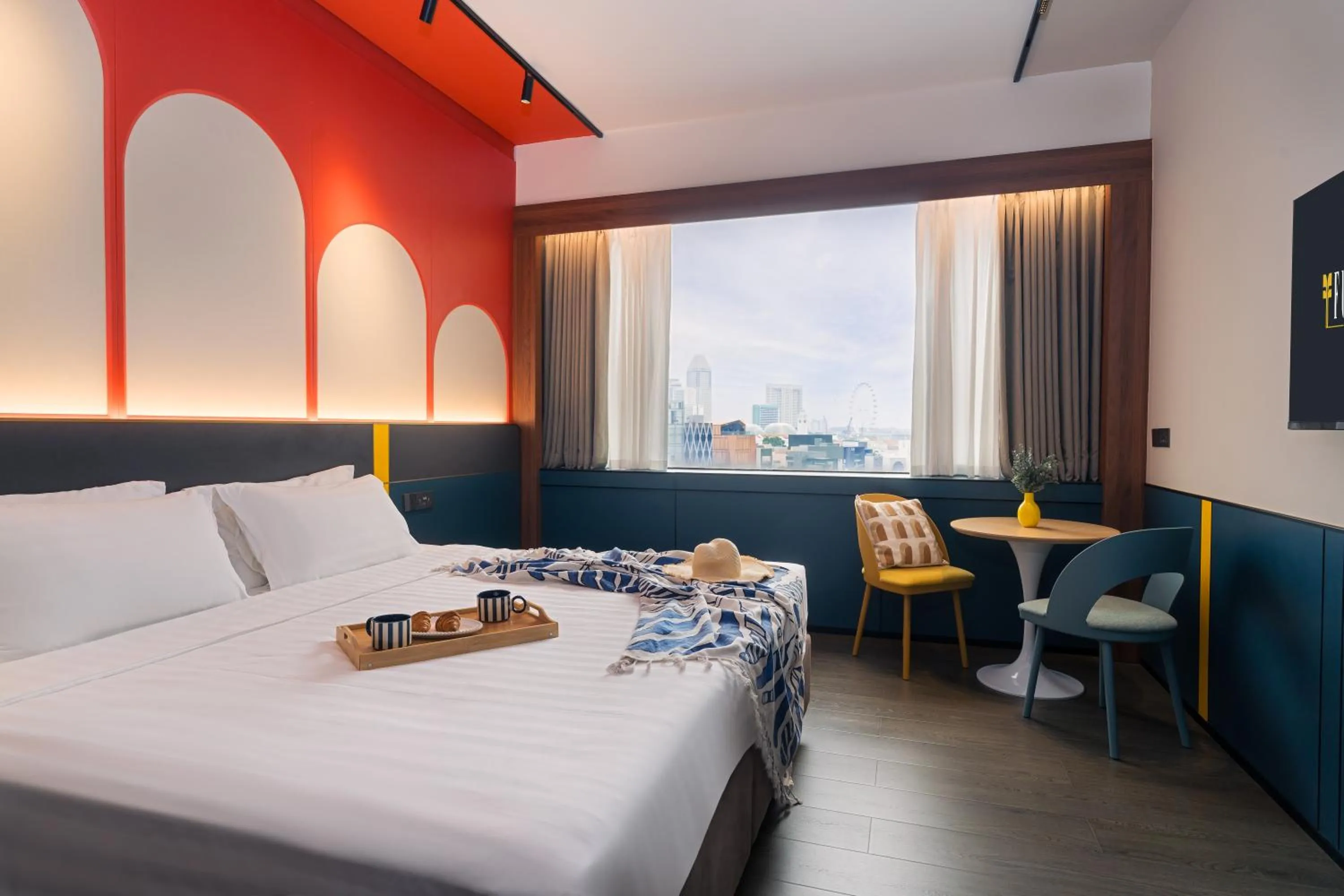 Bed in Furama City Centre