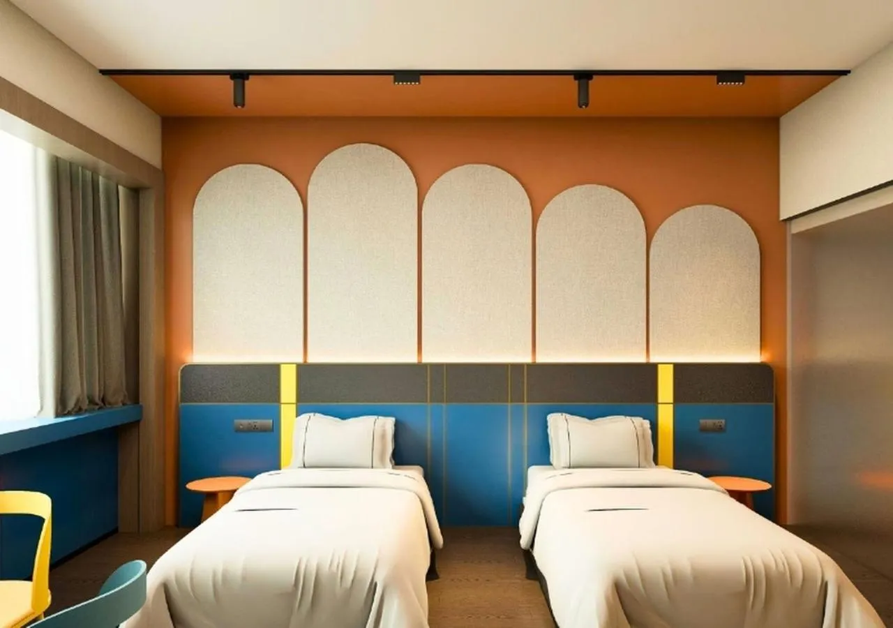 Bed in Furama City Centre