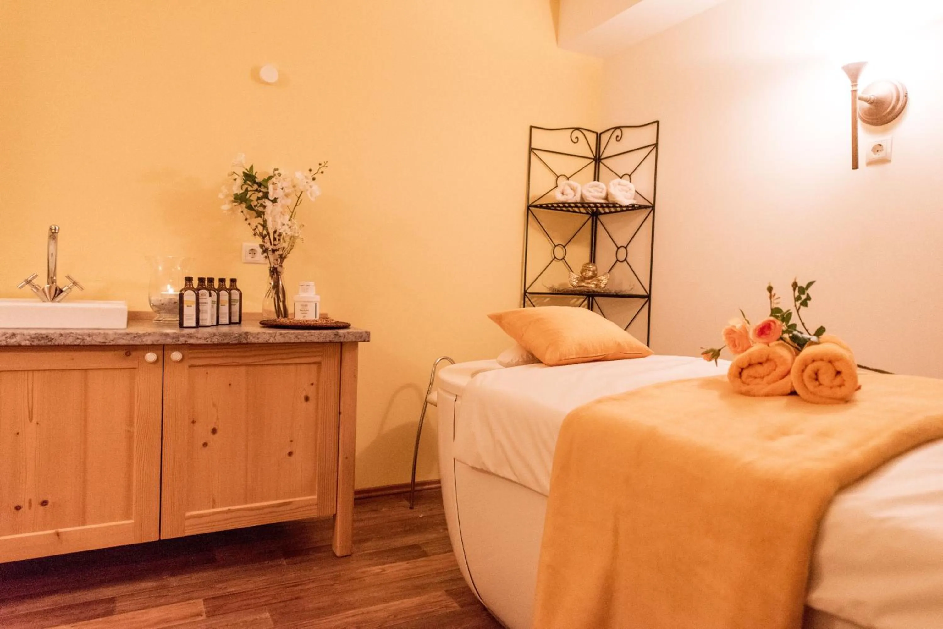 Spa and wellness centre/facilities, Bed in Hotel Bergkristall