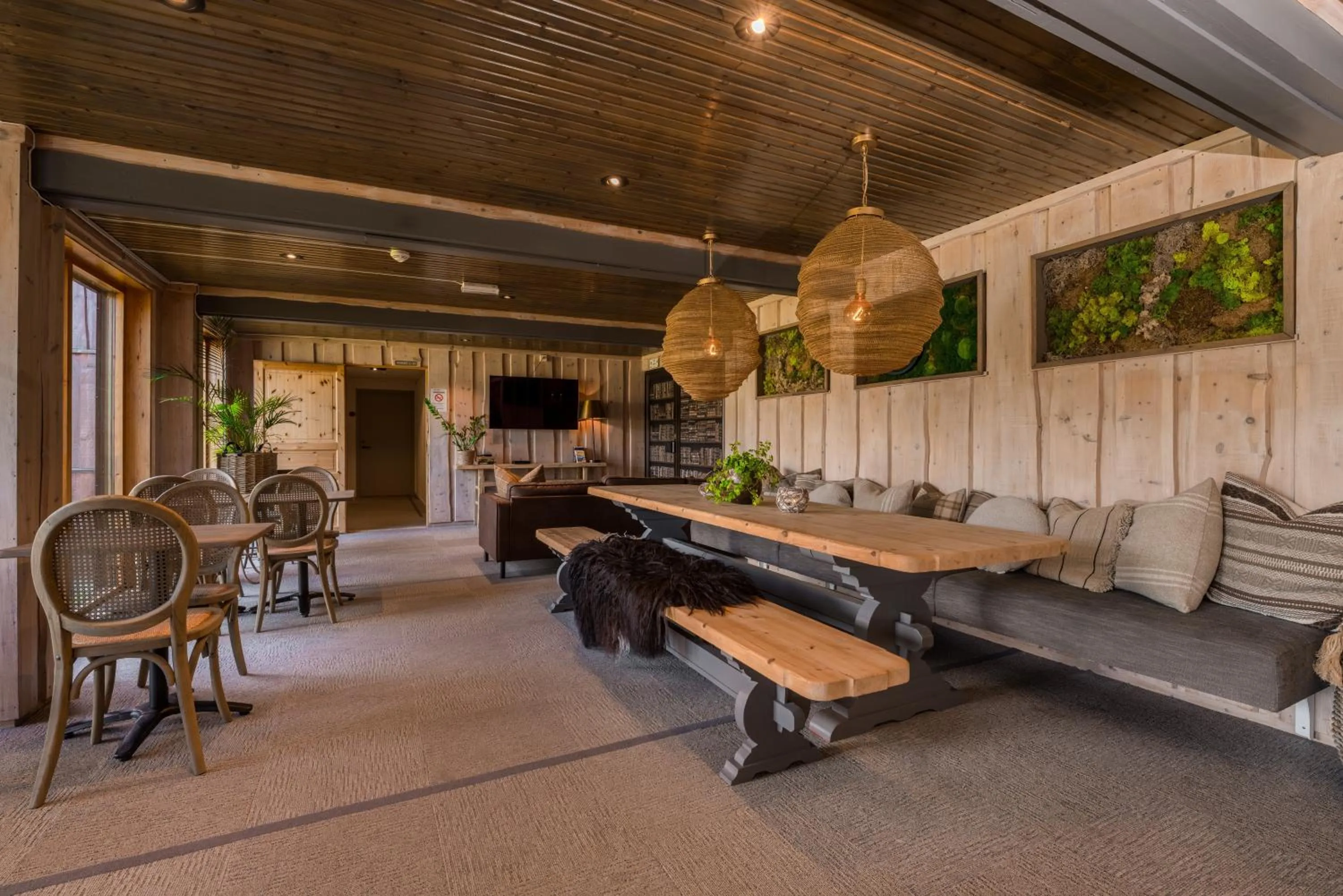 Communal lounge/ TV room in Lillehammer Turistsenter Budget Hotel