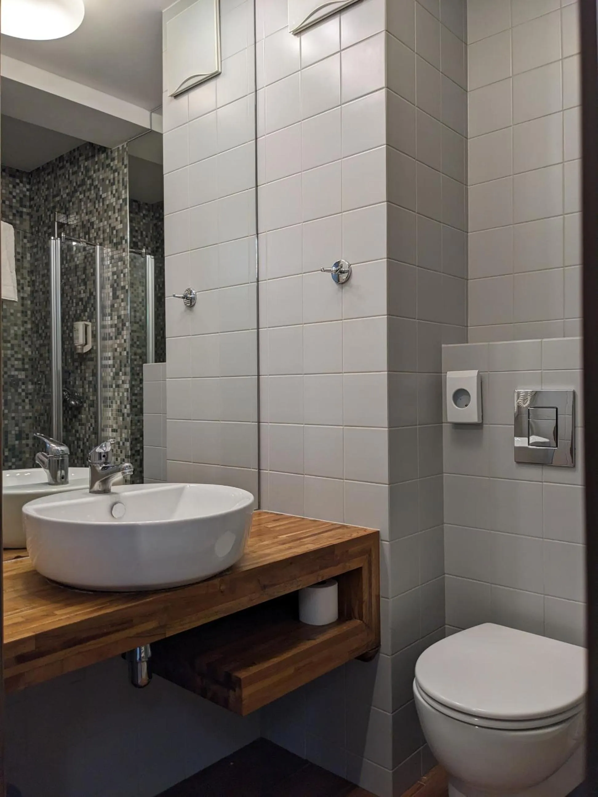 Shower in Hotel Morski