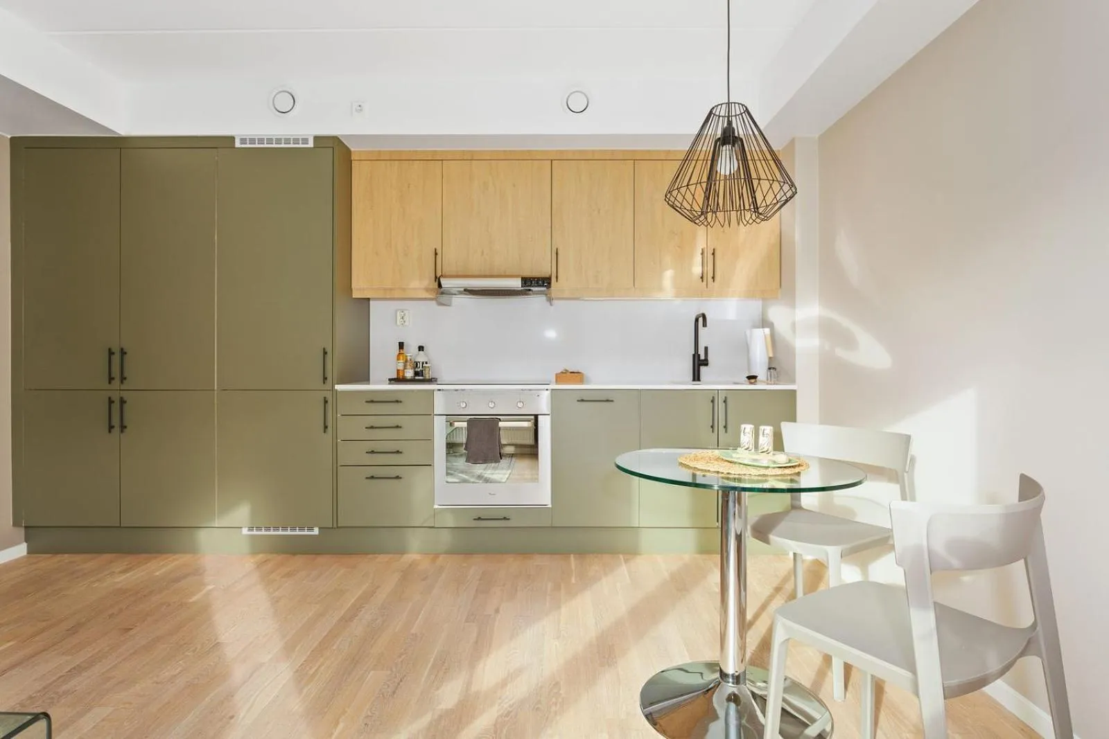 Kitchen or kitchenette in BJØRVIKA APARTMENTS, Teaterplassen, Oslo city center