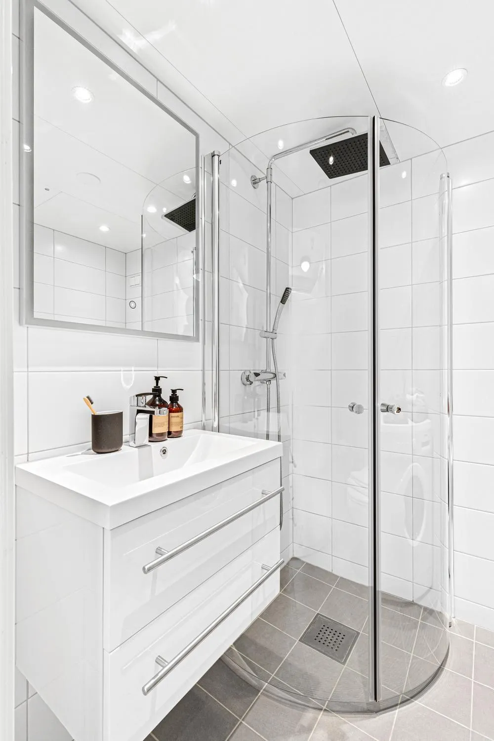 Bathroom in BJØRVIKA APARTMENTS, Teaterplassen, Oslo city center