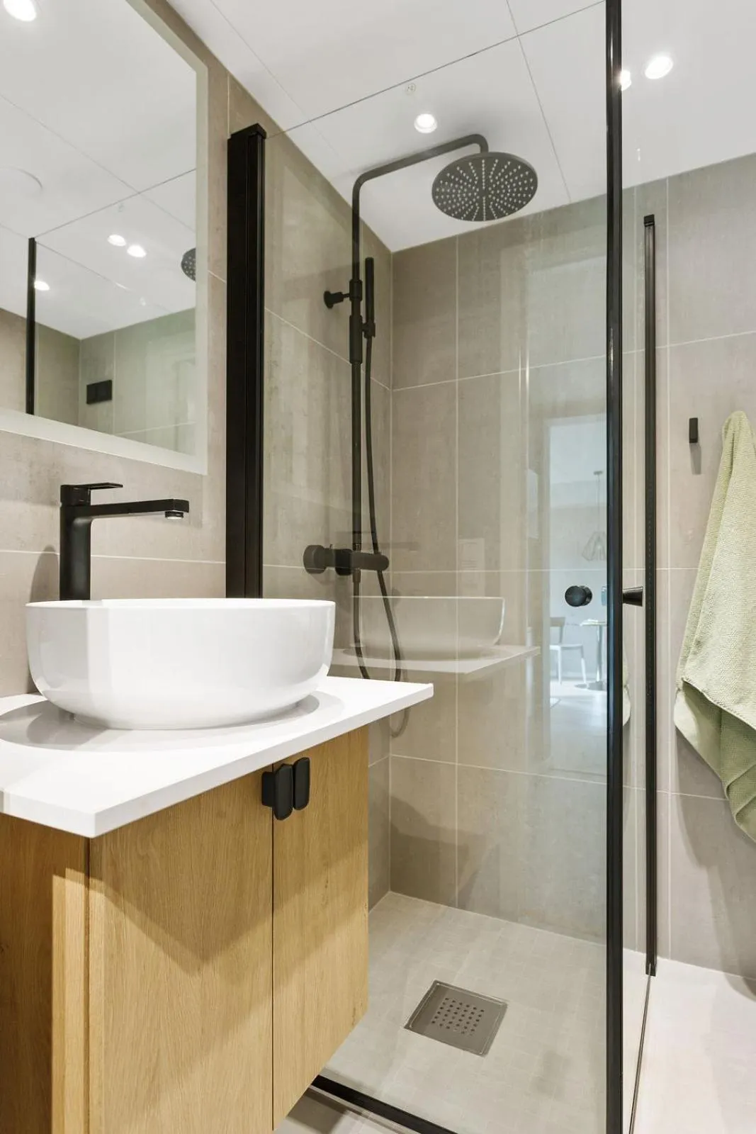 Bathroom in BJØRVIKA APARTMENTS, Teaterplassen, Oslo city center