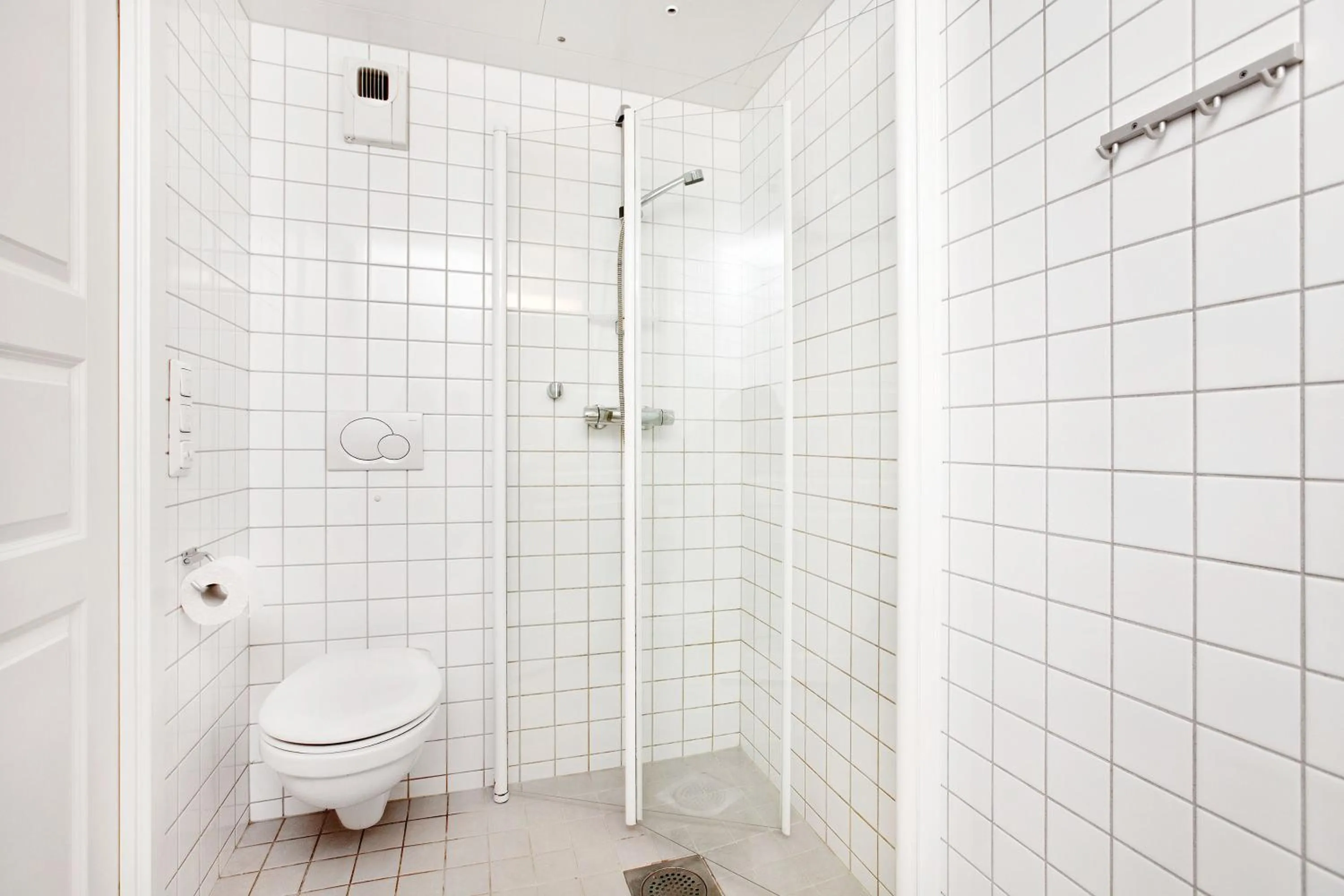 Shower in BJØRVIKA APARTMENTS, Teaterplassen, Oslo city center