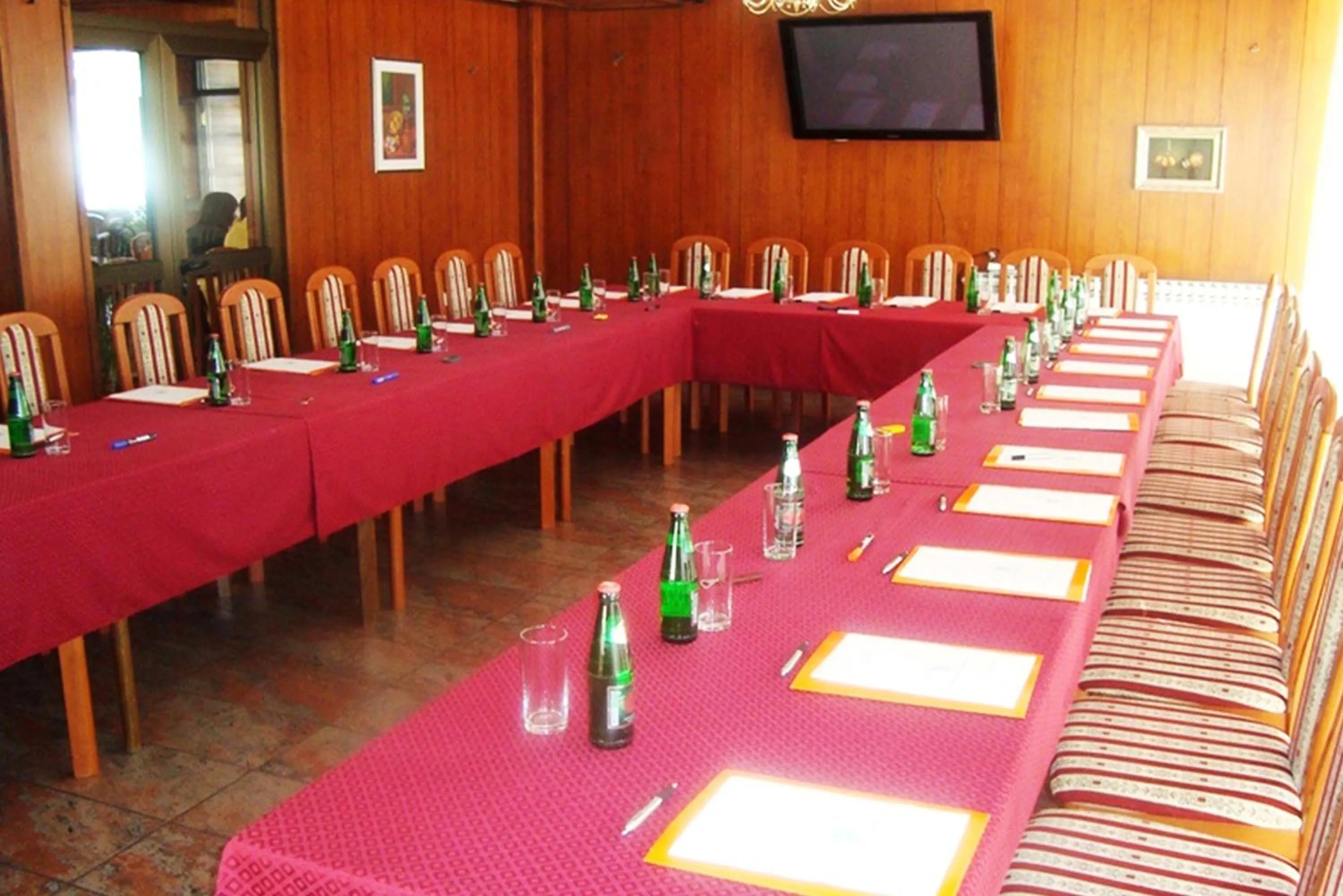 Business facilities in Hotel Damis