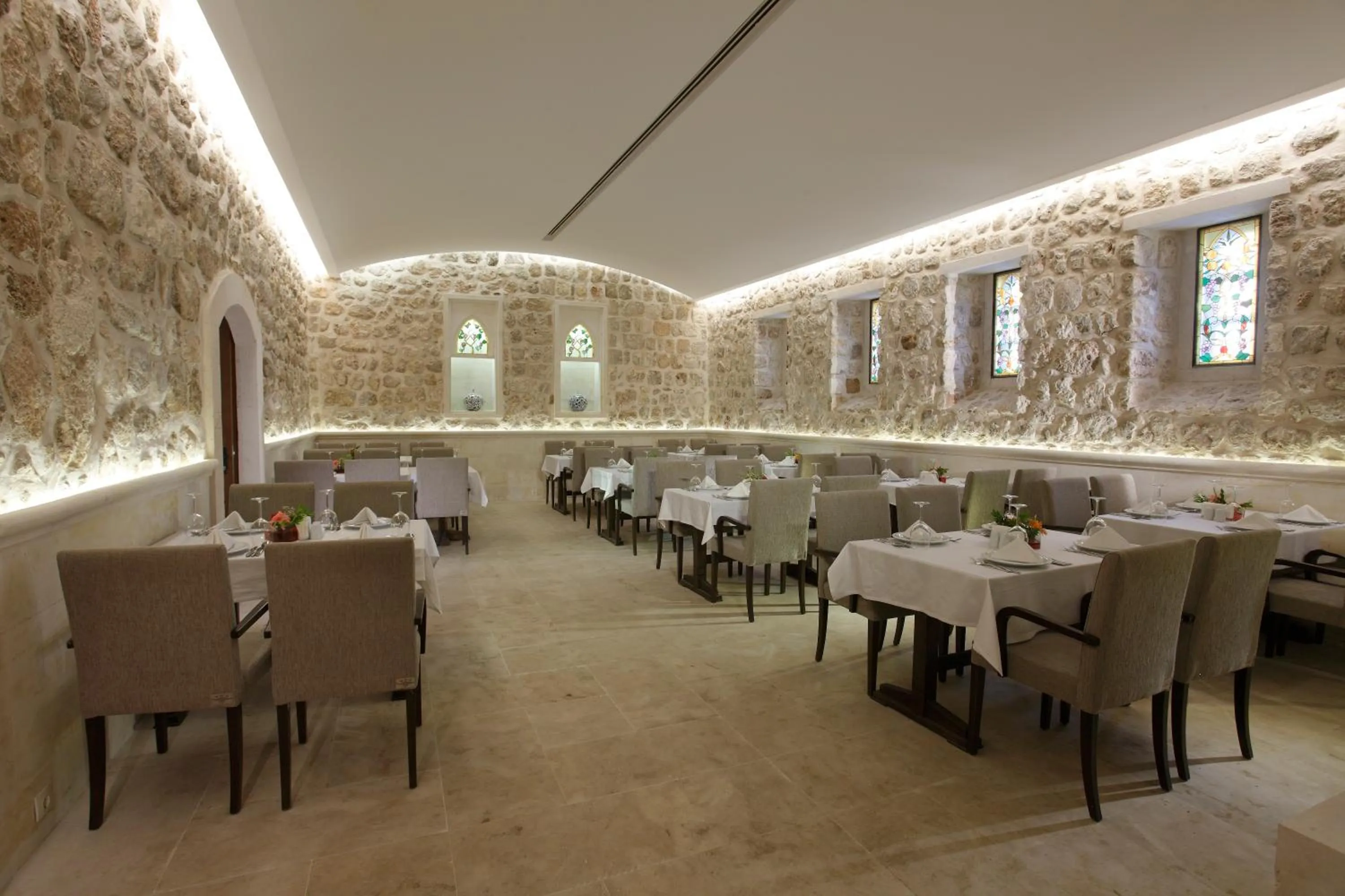 Restaurant/places to eat in Kasr-i Nehroz Hotel