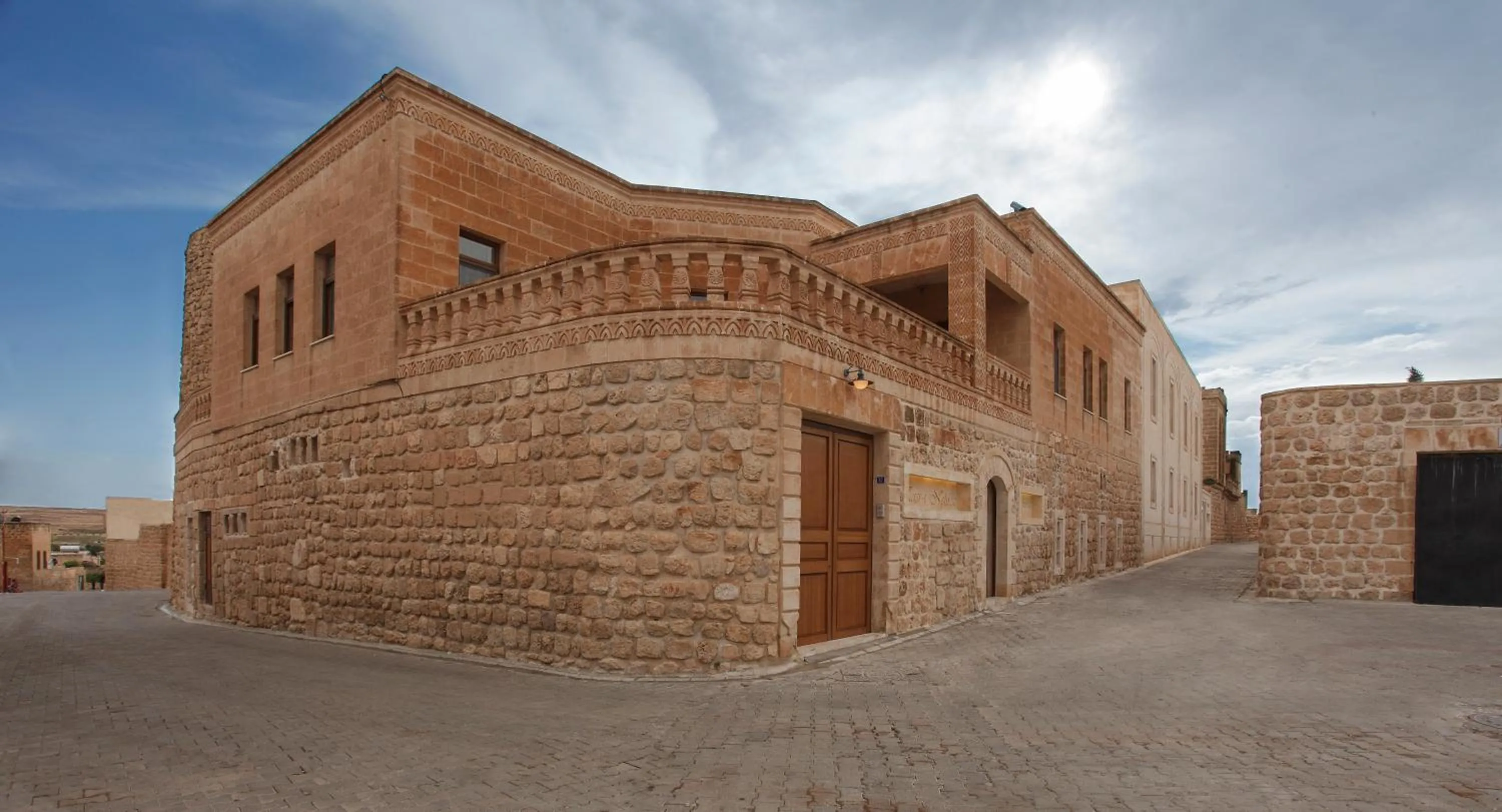 Property building in Kasr-i Nehroz Hotel