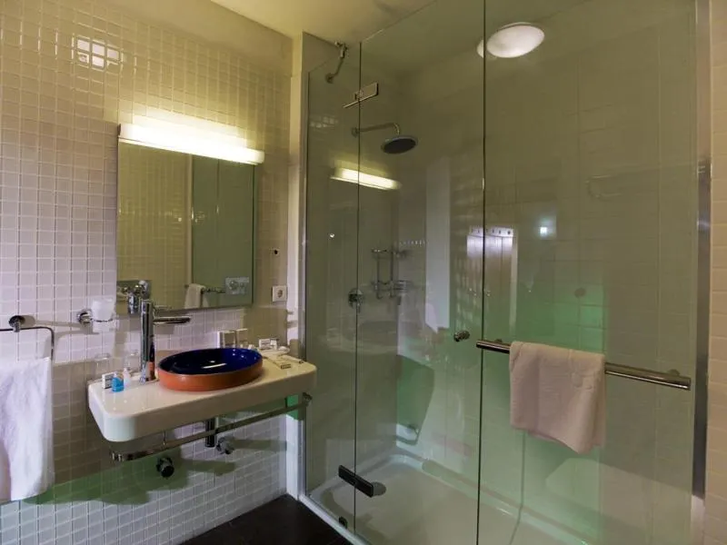 Bathroom in Kasr-i Nehroz Hotel