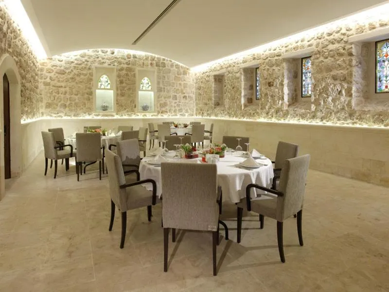 Dining area in Kasr-i Nehroz Hotel
