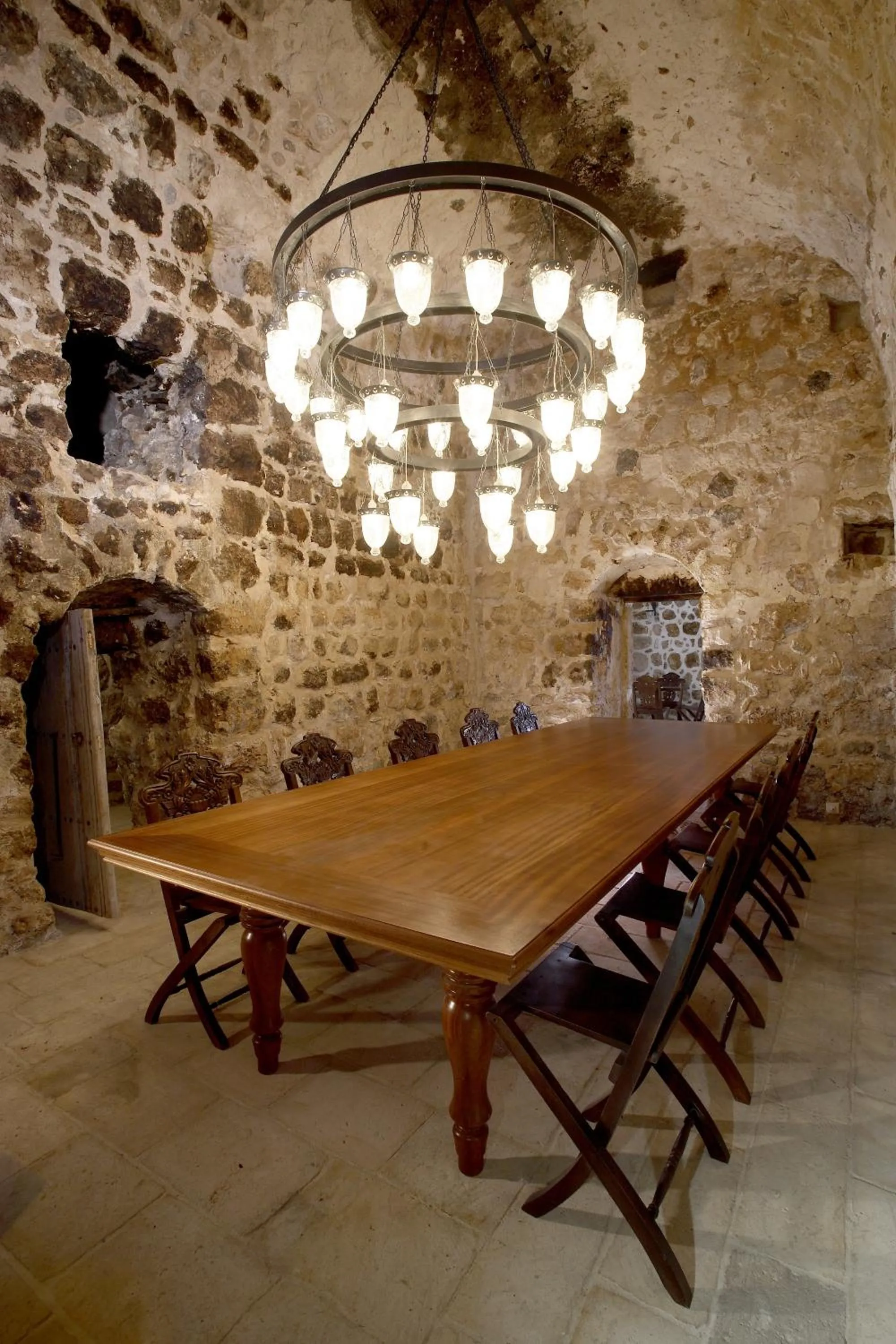 Restaurant/places to eat in Kasr-i Nehroz Hotel