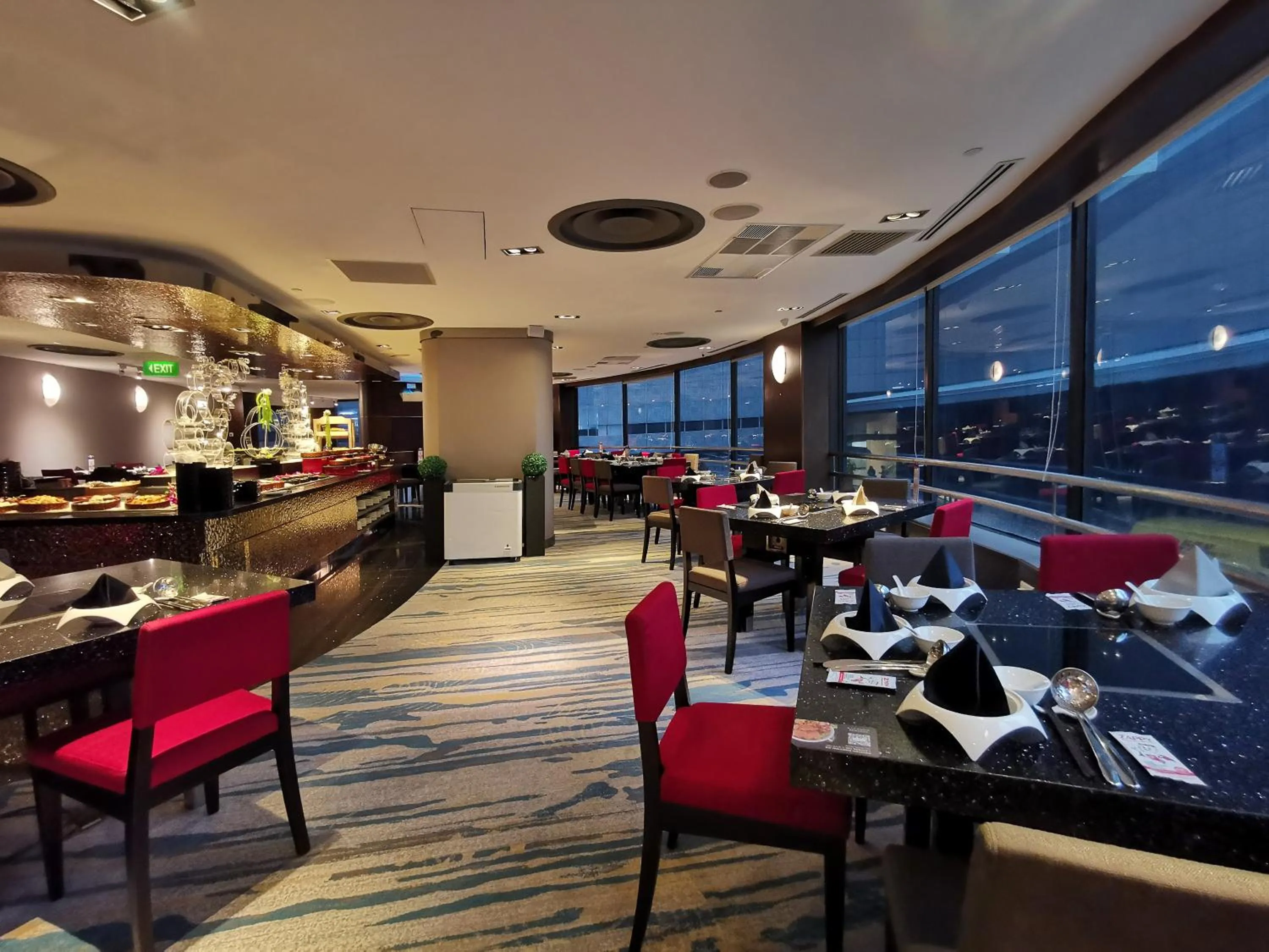 Restaurant/places to eat in M Hotel Singapore City Centre