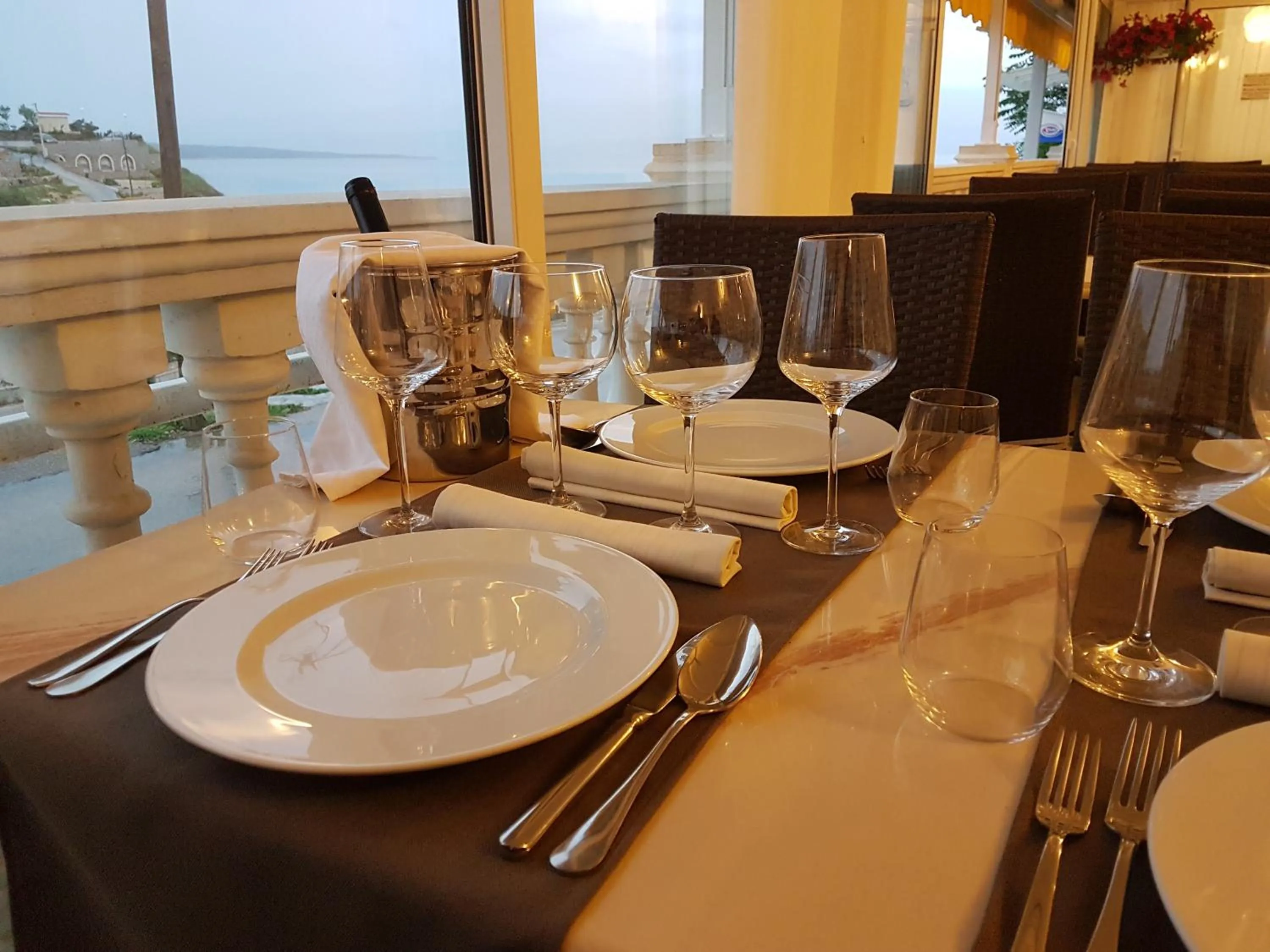 Restaurant/places to eat in Hotel Argentum