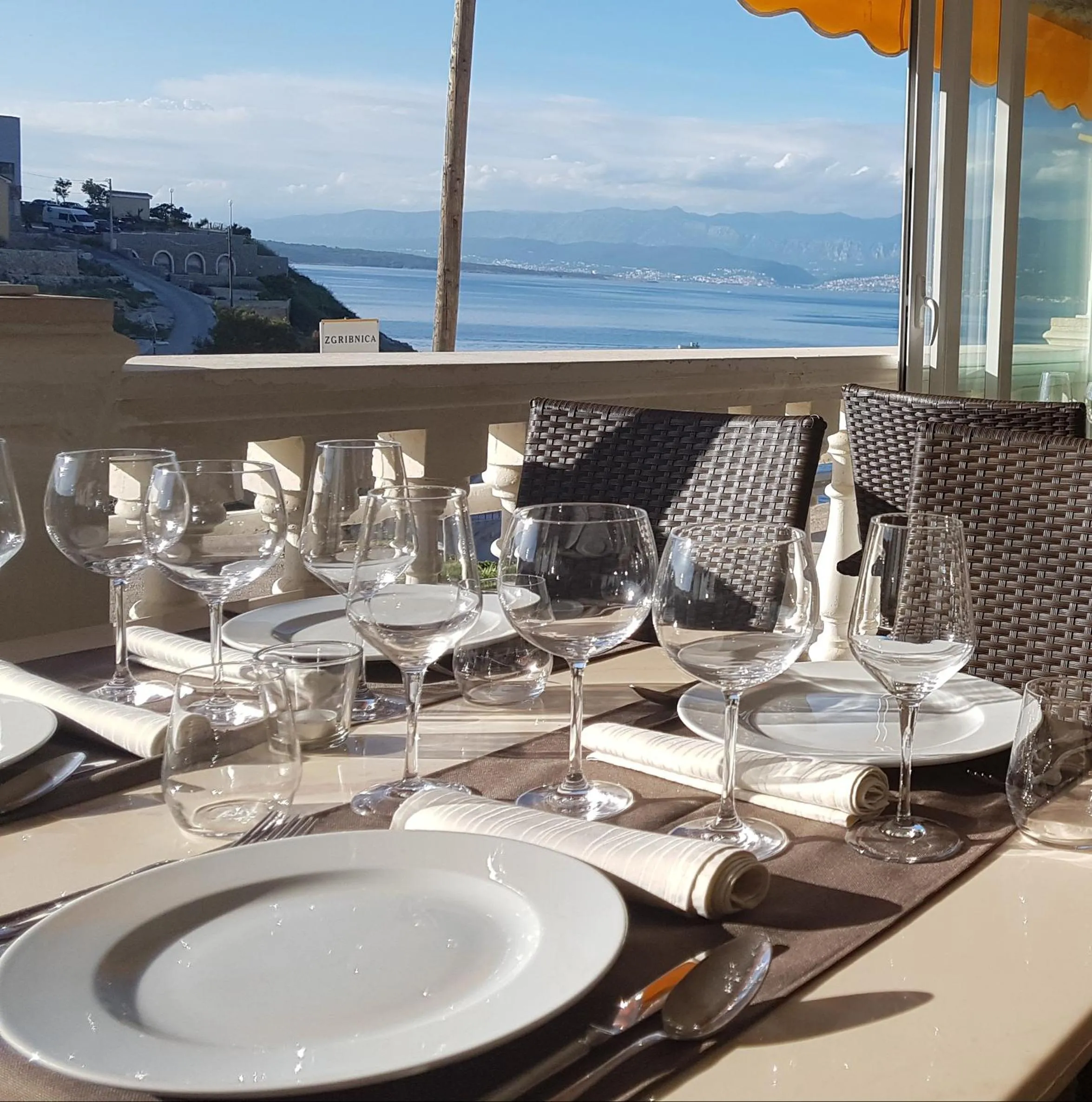 Restaurant/places to eat in Hotel Argentum