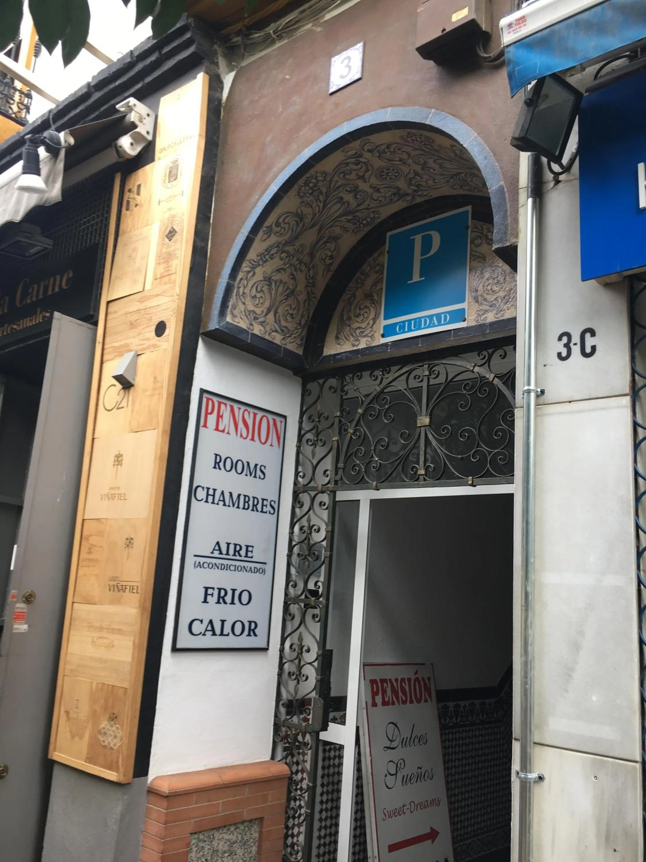 Property logo or sign in Pensión Dulces Sueños